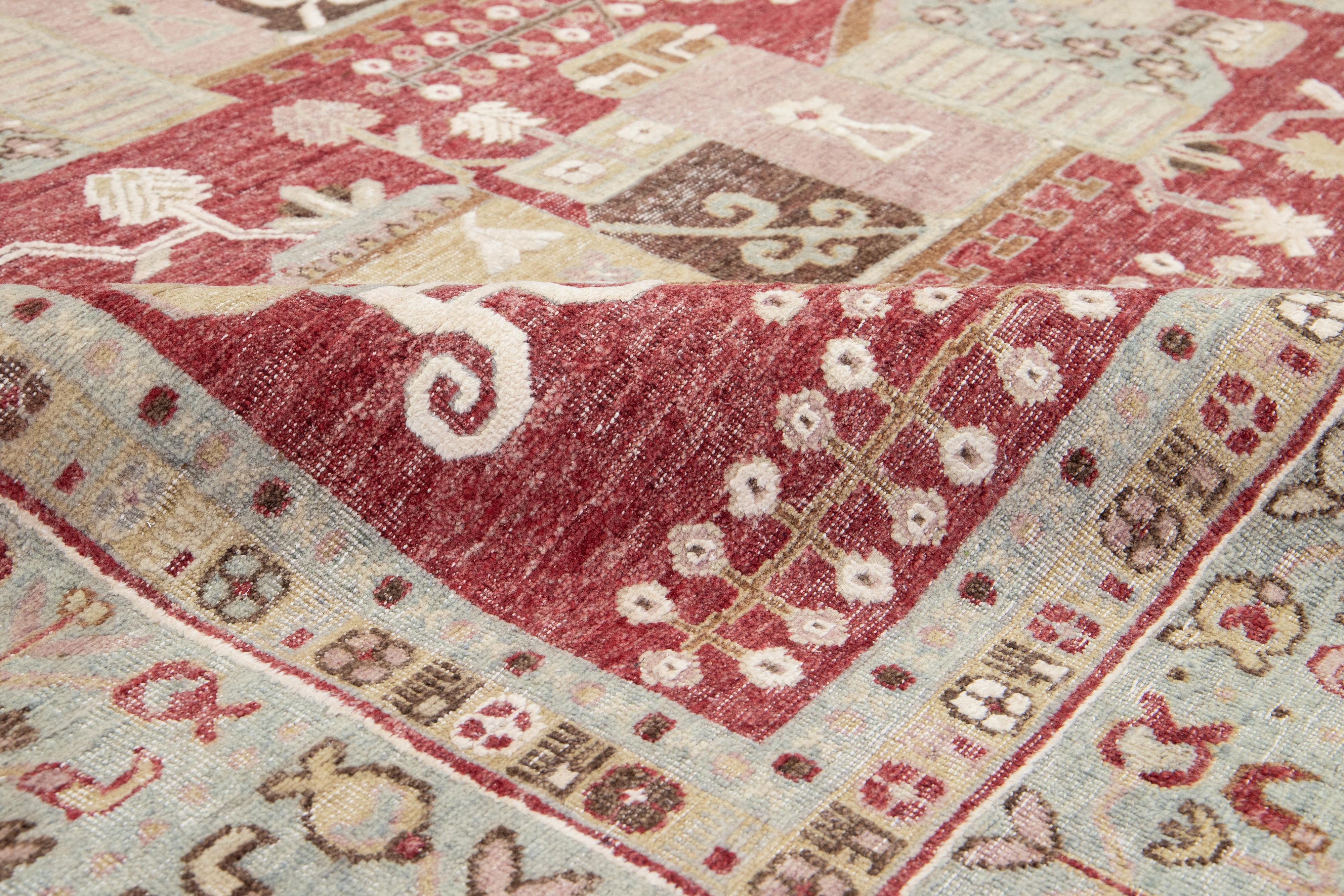 Apadana's Moderner handgefertigter indischer Wollteppich im Samarkand-Stil in Rot (Indisch) im Angebot