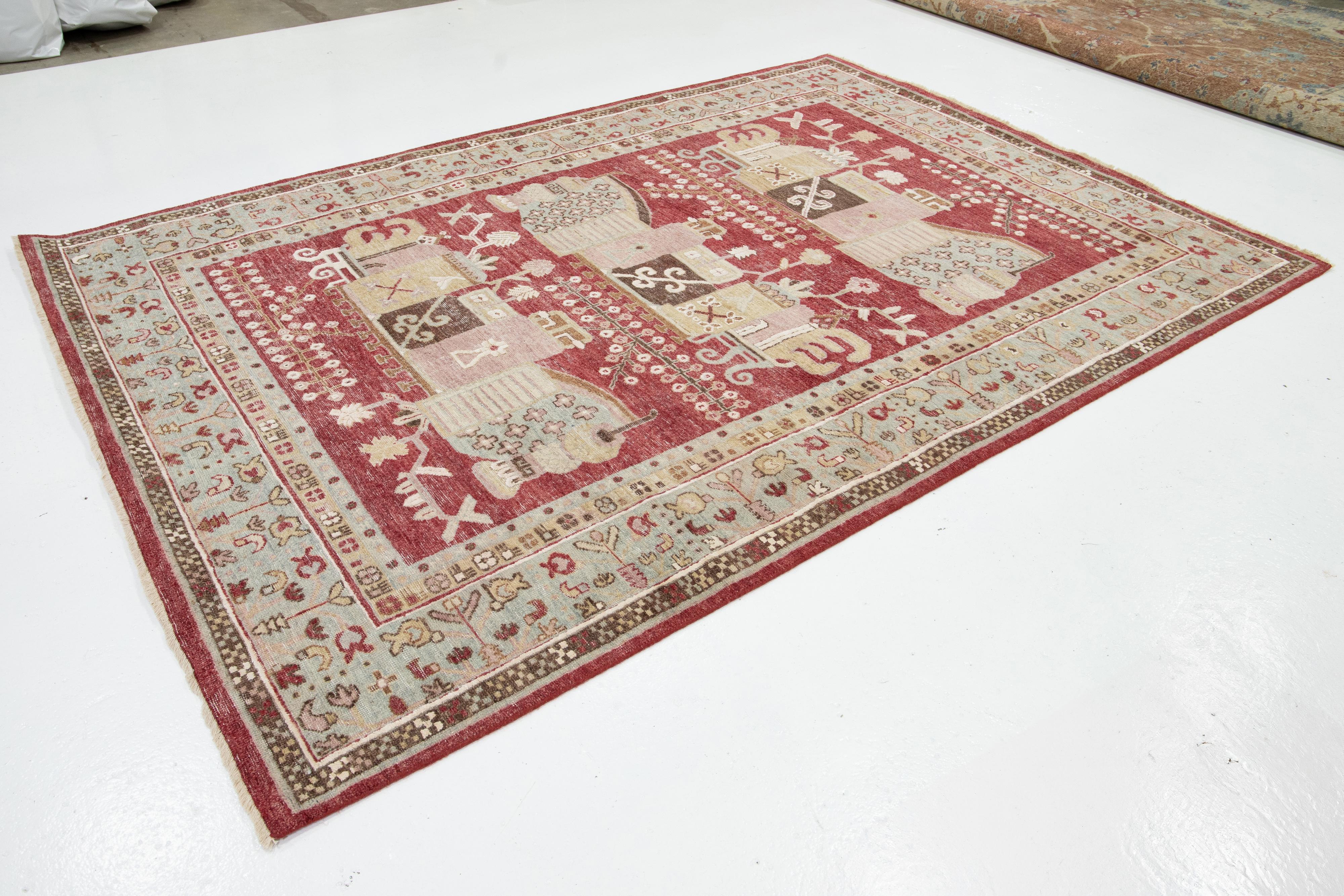 Apadana's Moderner handgefertigter indischer Wollteppich im Samarkand-Stil in Rot im Zustand „Neu“ im Angebot in Norwalk, CT