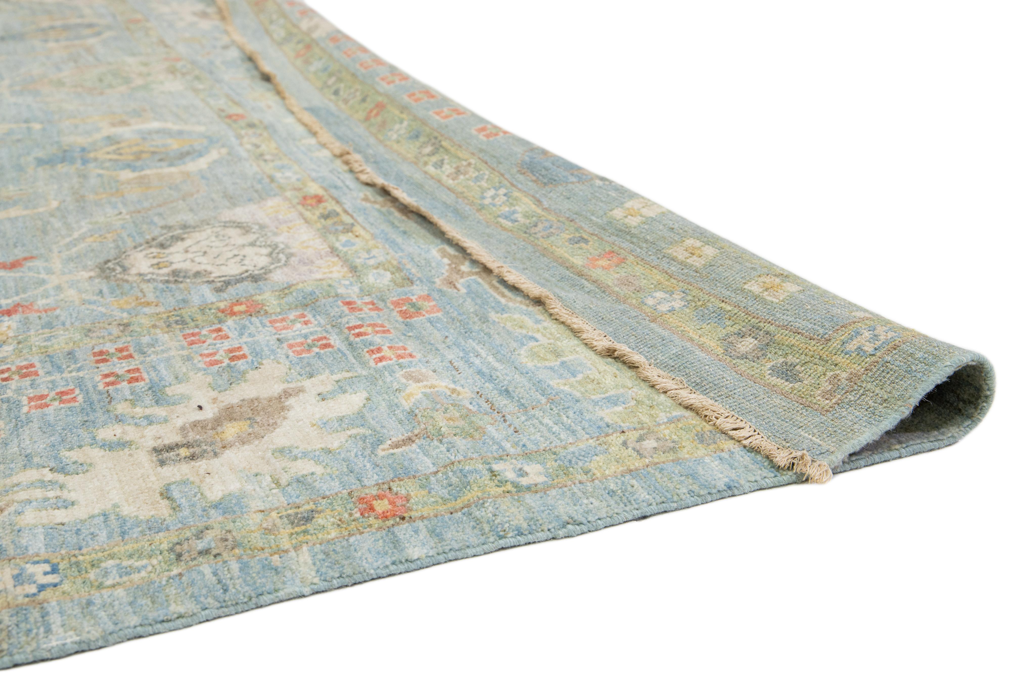 Apadana's Moderner Sultanabad Allover Designed Wollteppich Handgefertigt in Hellblau (Pakistanisch) im Angebot