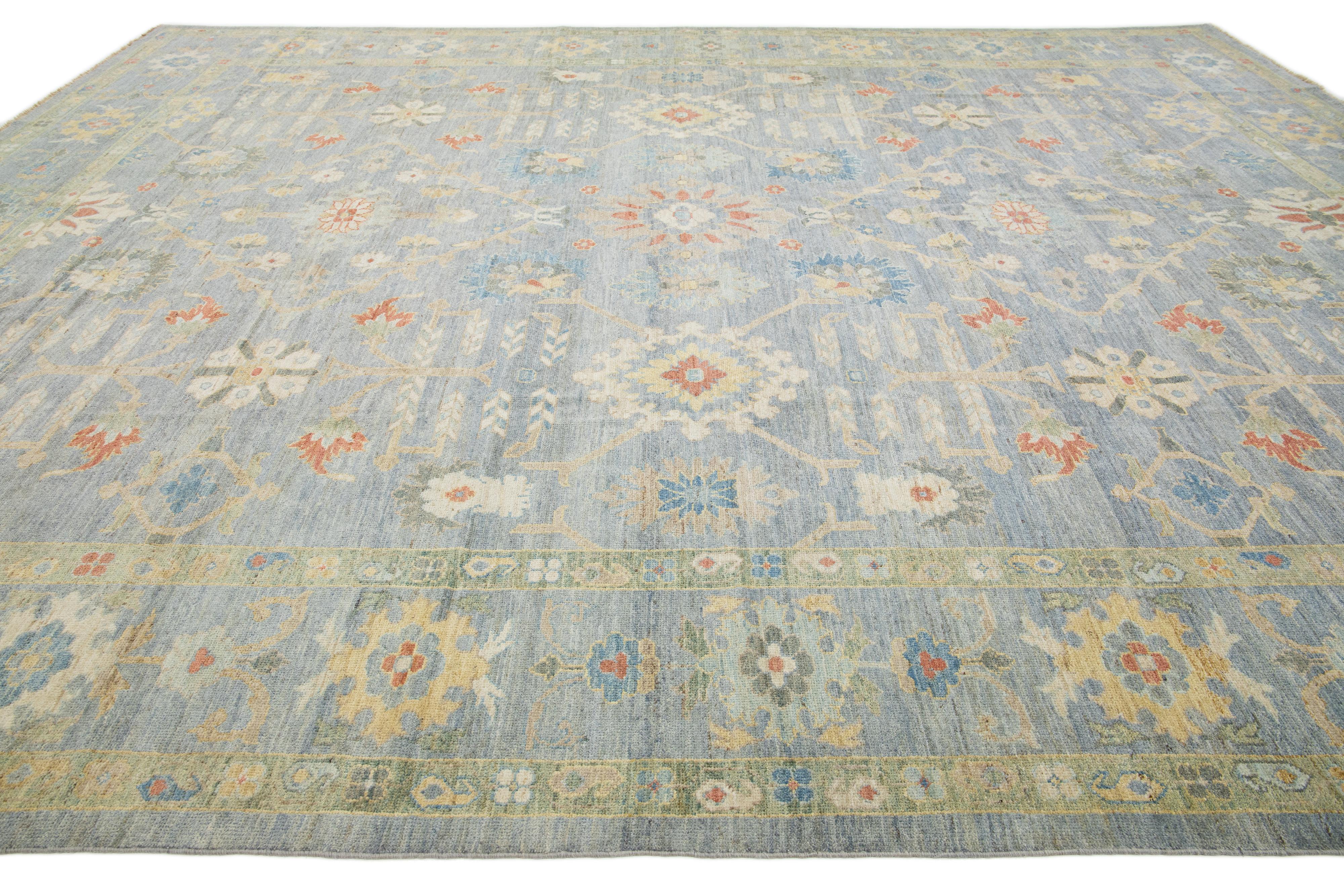Apadana's Moderner Sultanabad-Teppich aus geblümter Wolle, handgefertigt in Grau und Blau im Angebot 1