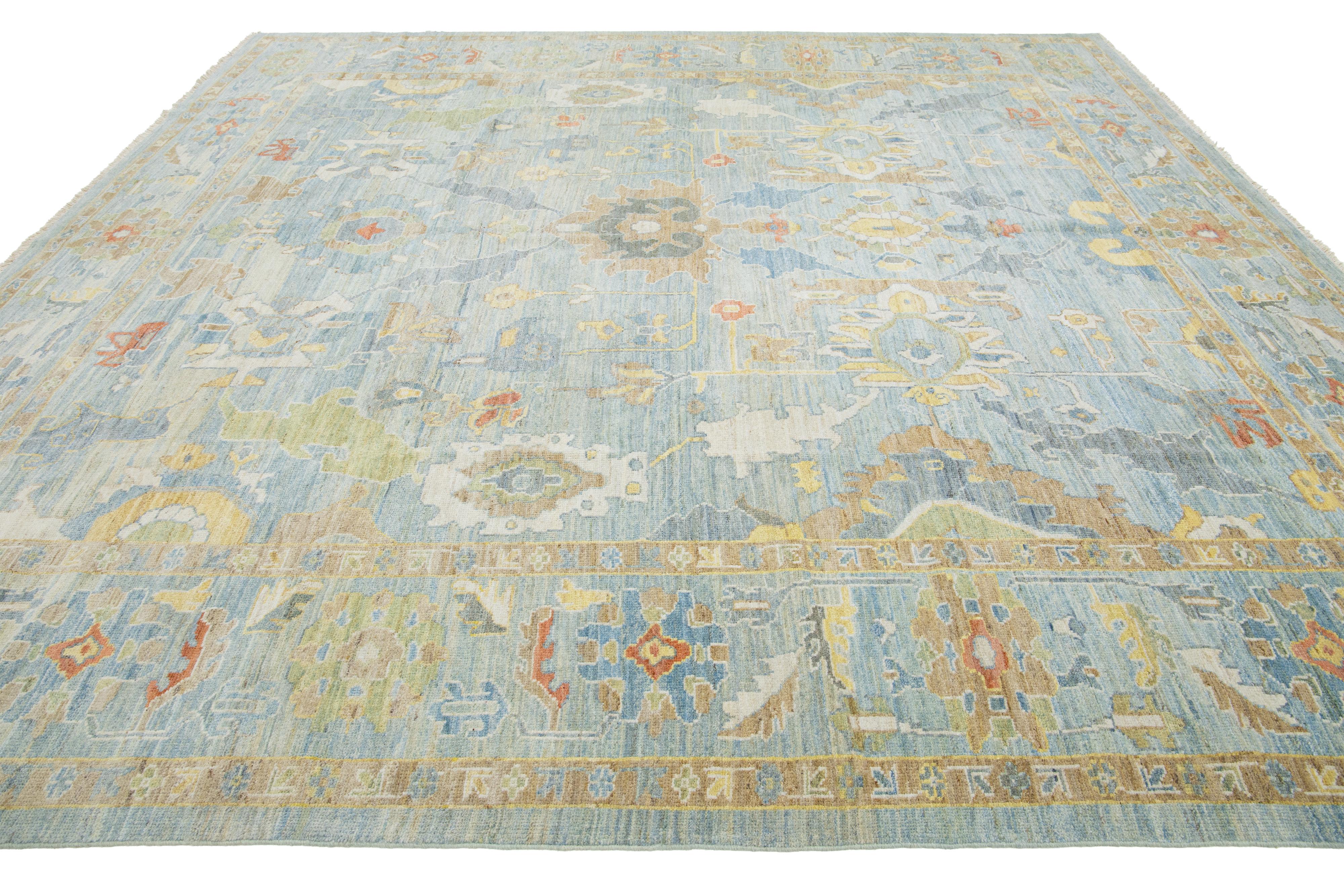 Apadana's Moderner quadratischer Sultanabad-Wollteppich in Blau, handgefertigt in Blau mit Blumenmuster (21. Jahrhundert und zeitgenössisch) im Angebot