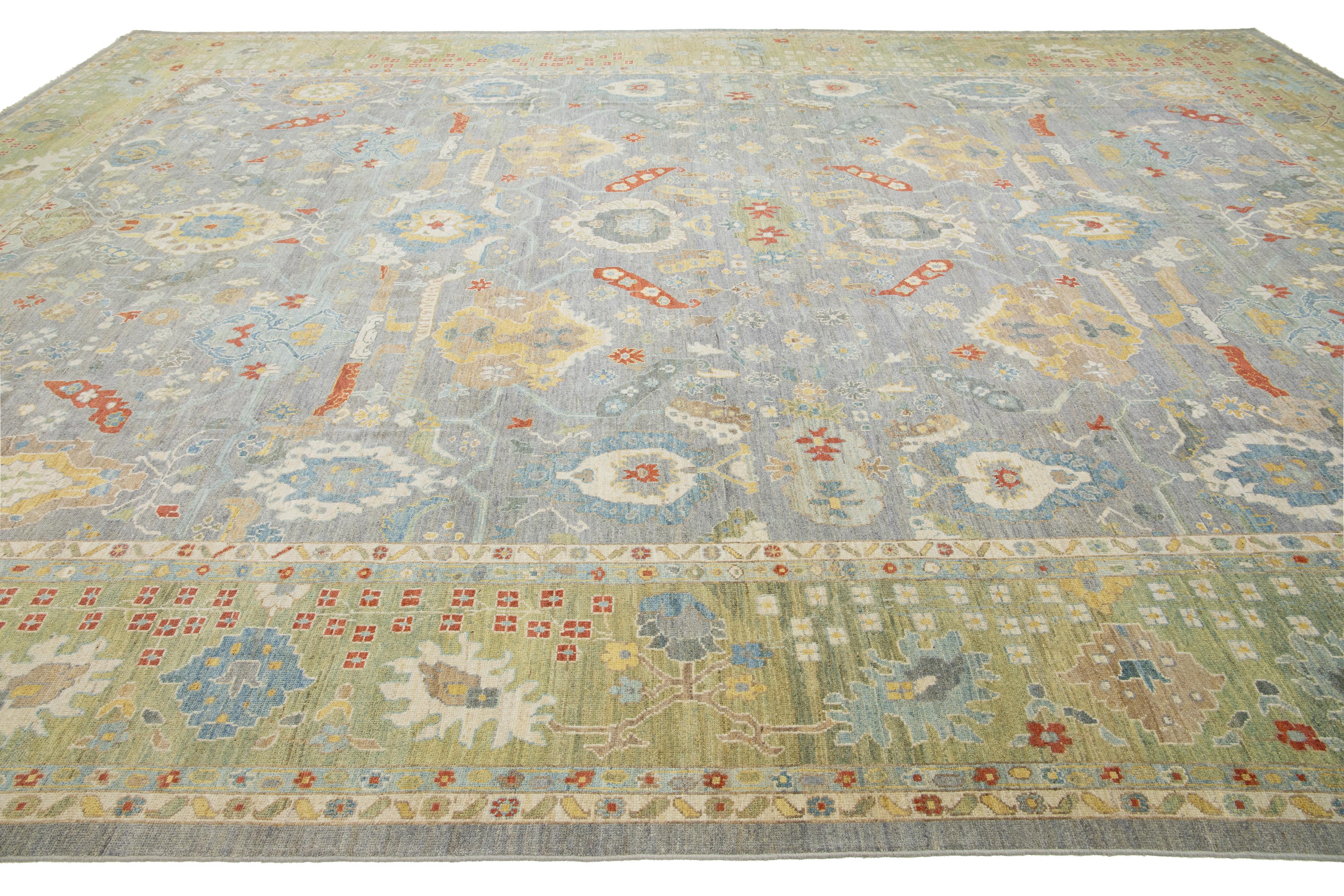 Apadana's Moderner Sultanabad-Wollteppich in Grau, handgefertigt in Grau mit Blumenmuster (21. Jahrhundert und zeitgenössisch) im Angebot