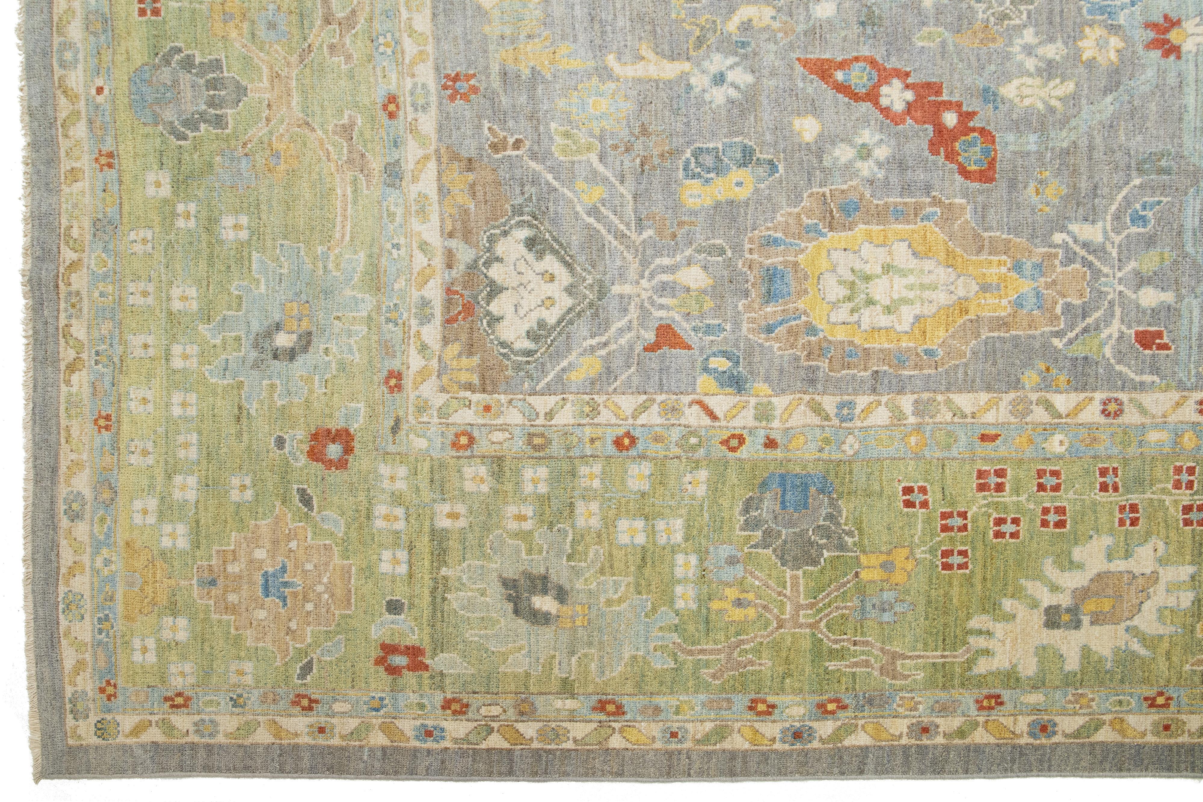 Apadana's Moderner Sultanabad-Wollteppich in Grau, handgefertigt in Grau mit Blumenmuster im Angebot 1