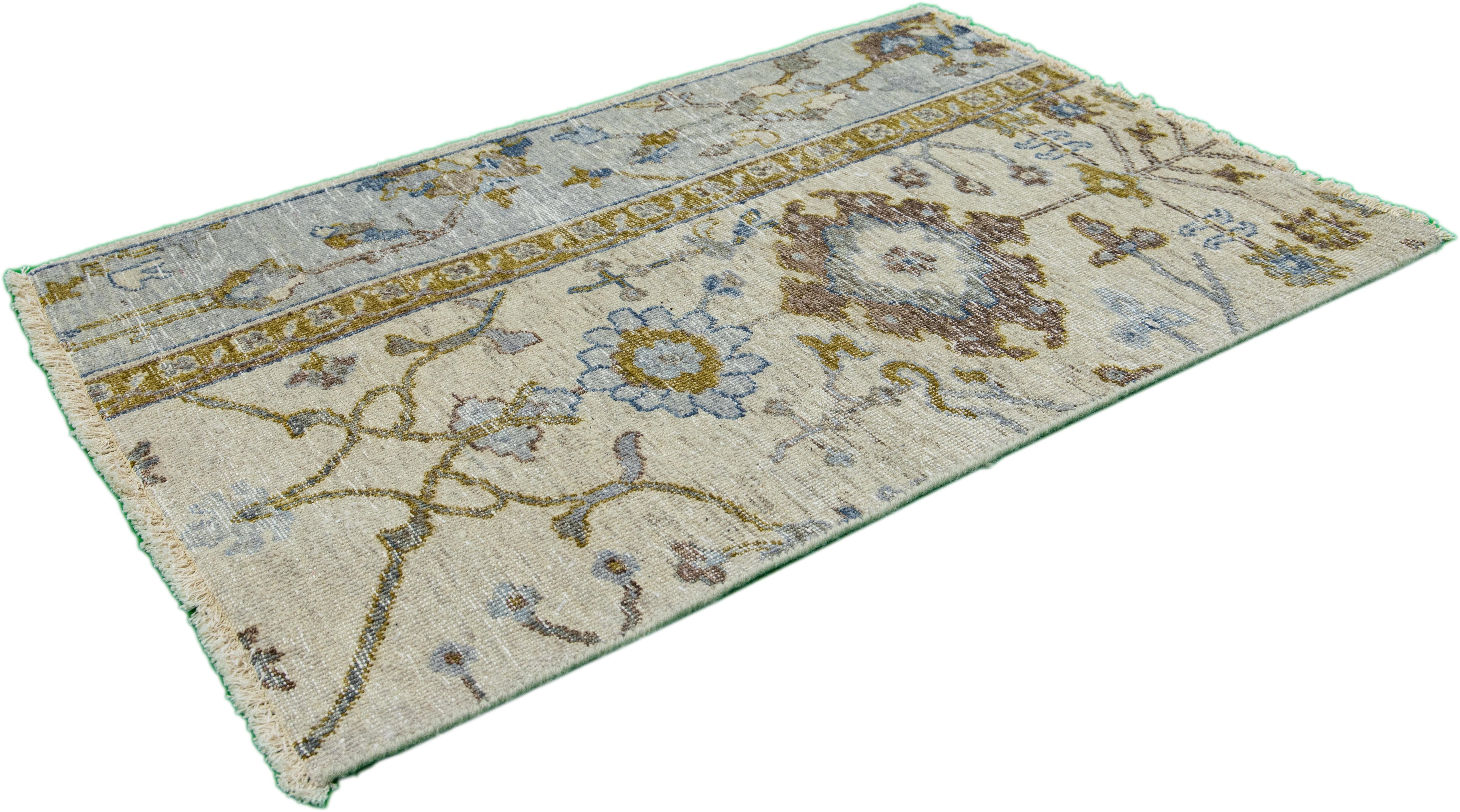 Apadana's Modern Tabriz Style Handmade Beige maßgefertigter Wollteppich (Islamisch) im Angebot