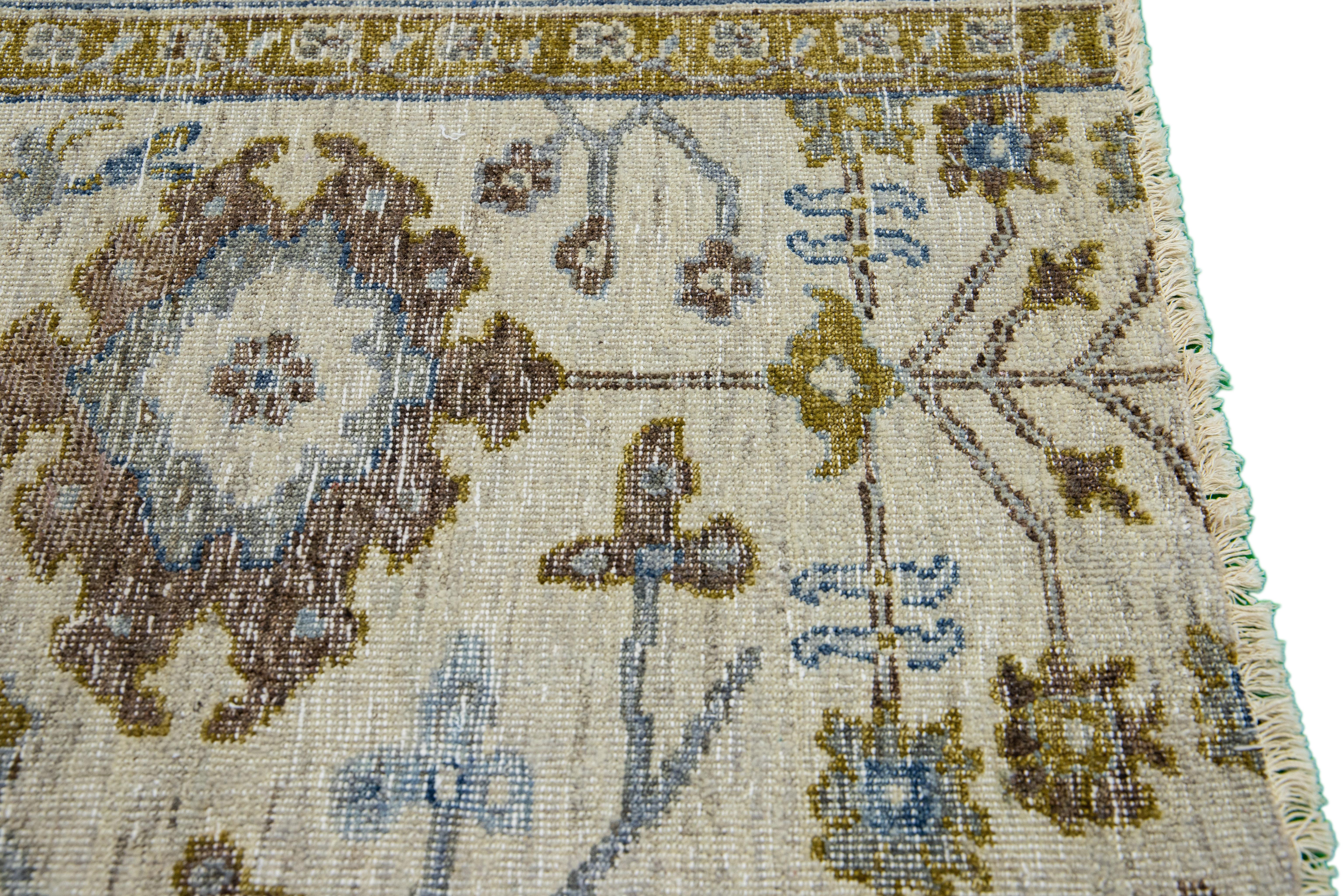 Apadana's Modern Tabriz Style Handmade Beige maßgefertigter Wollteppich (Indisch) im Angebot