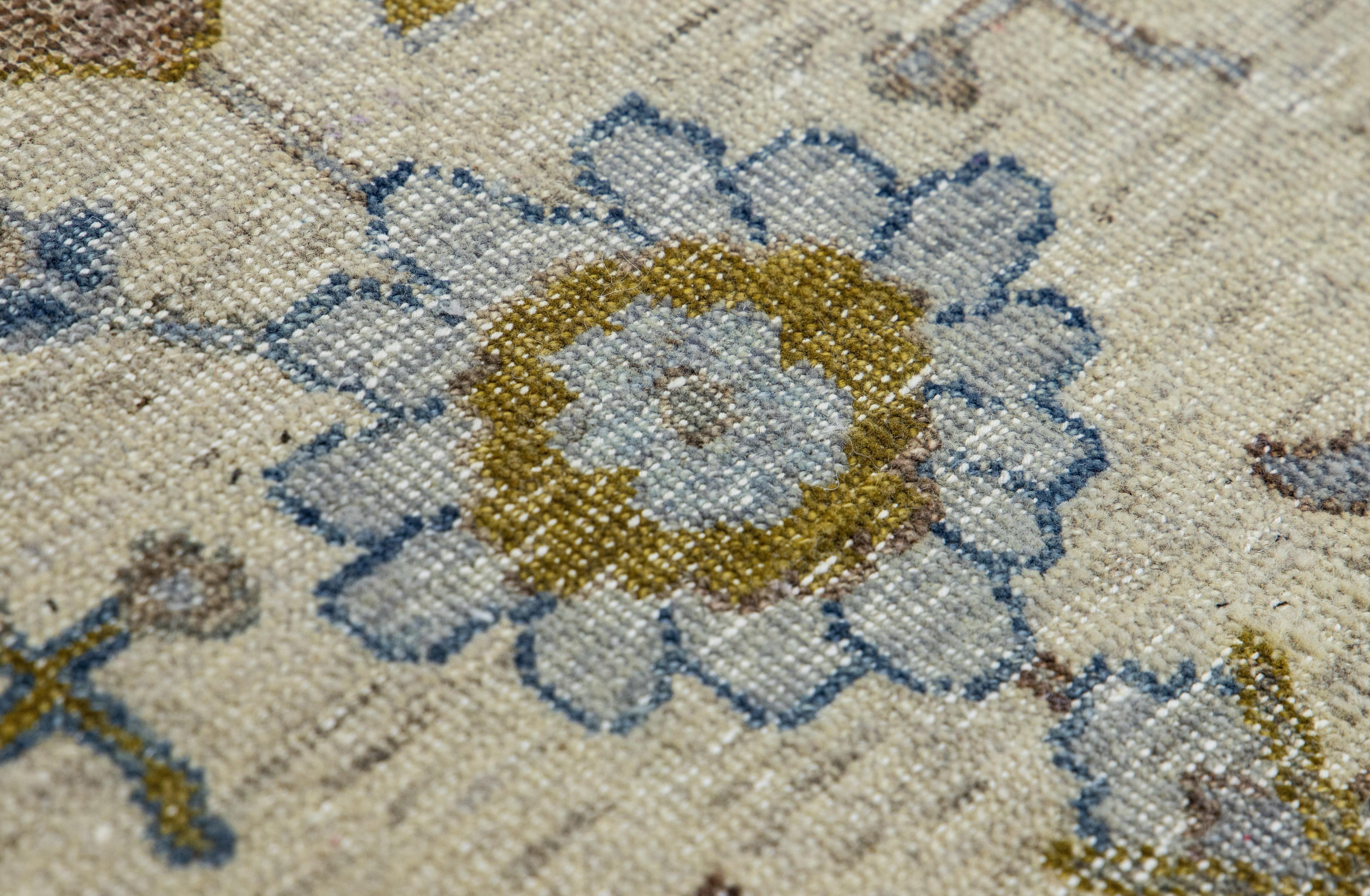 Apadana's Modern Tabriz Style Handmade Beige maßgefertigter Wollteppich (Handgeknüpft) im Angebot
