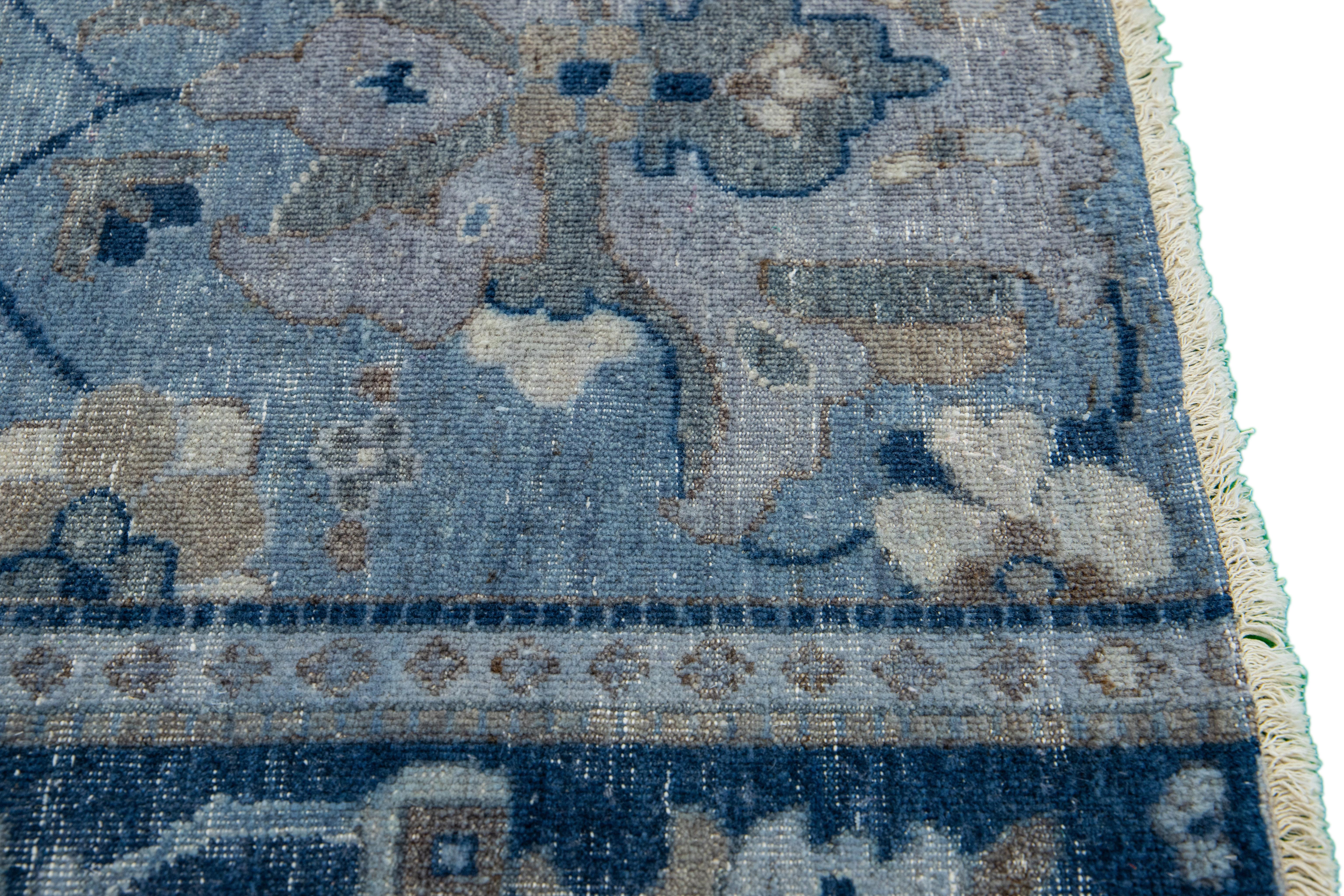 Apadana's Moderner handgefertigter blauer Teppich aus Wolle im Täbris-Stil (Indisch) im Angebot