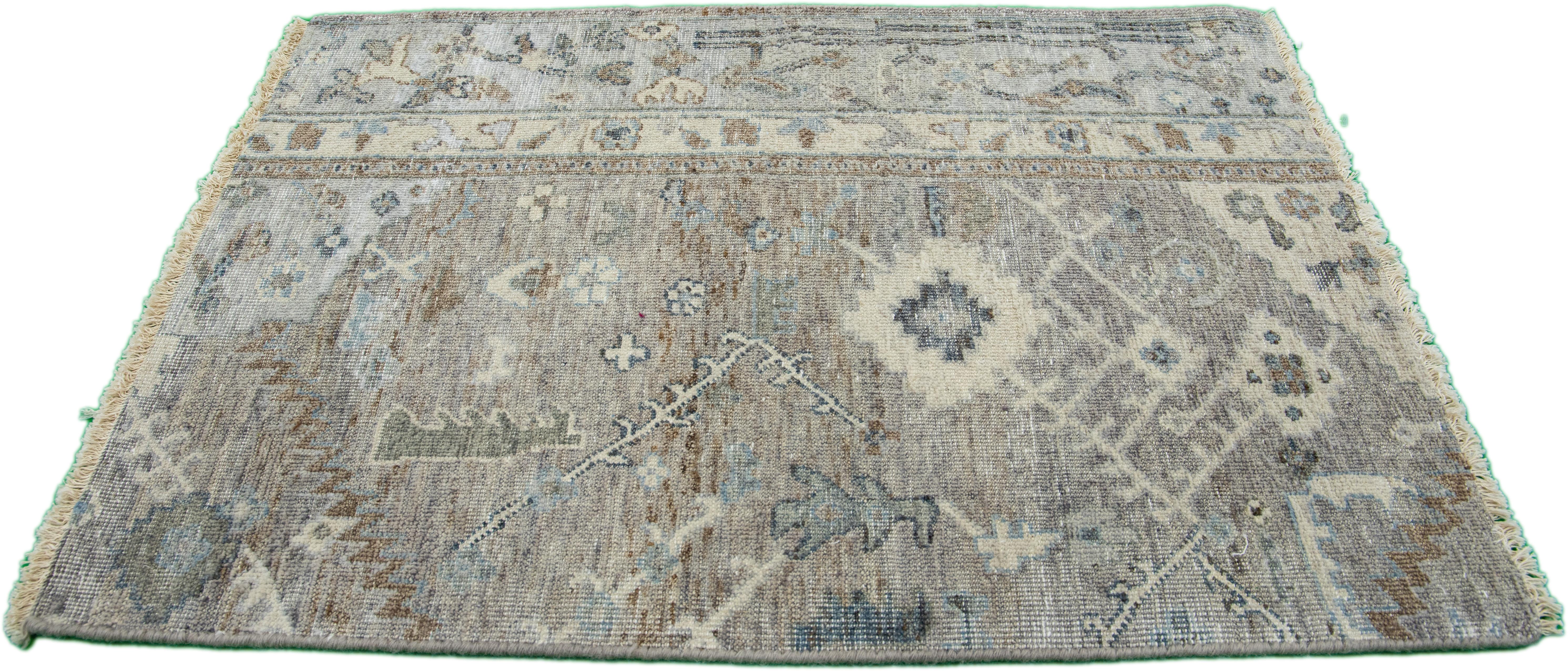 La linea Artisan di Apadana è un modo elegante per conferire un'estetica antica a uno spazio. Questa linea di tappeti è decisamente unica e reimmagina il look di un tappeto antico. Ogni singolo pezzo della nostra linea Artisan è accuratamente
