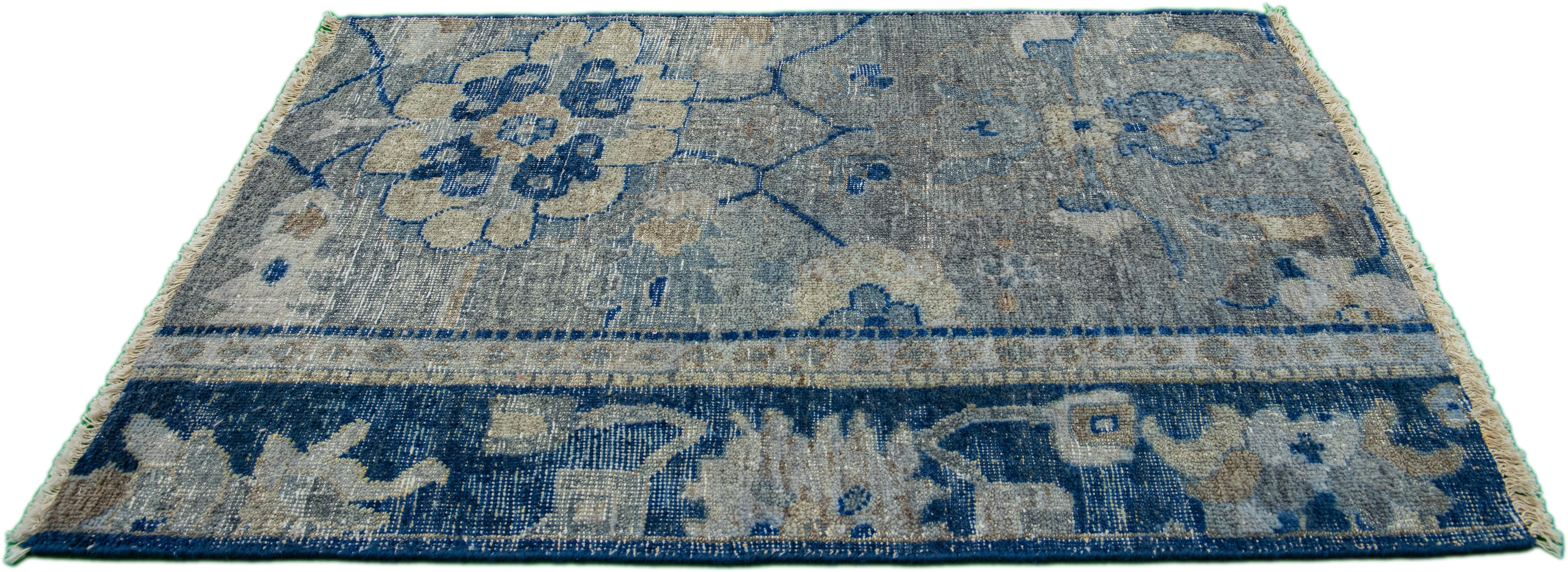 La linea Artisan di Apadana è un modo elegante per conferire un'estetica antica a uno spazio. Questa linea di tappeti è decisamente unica e reimmagina il look di un tappeto antico. Ogni singolo pezzo della nostra linea Artisan è accuratamente