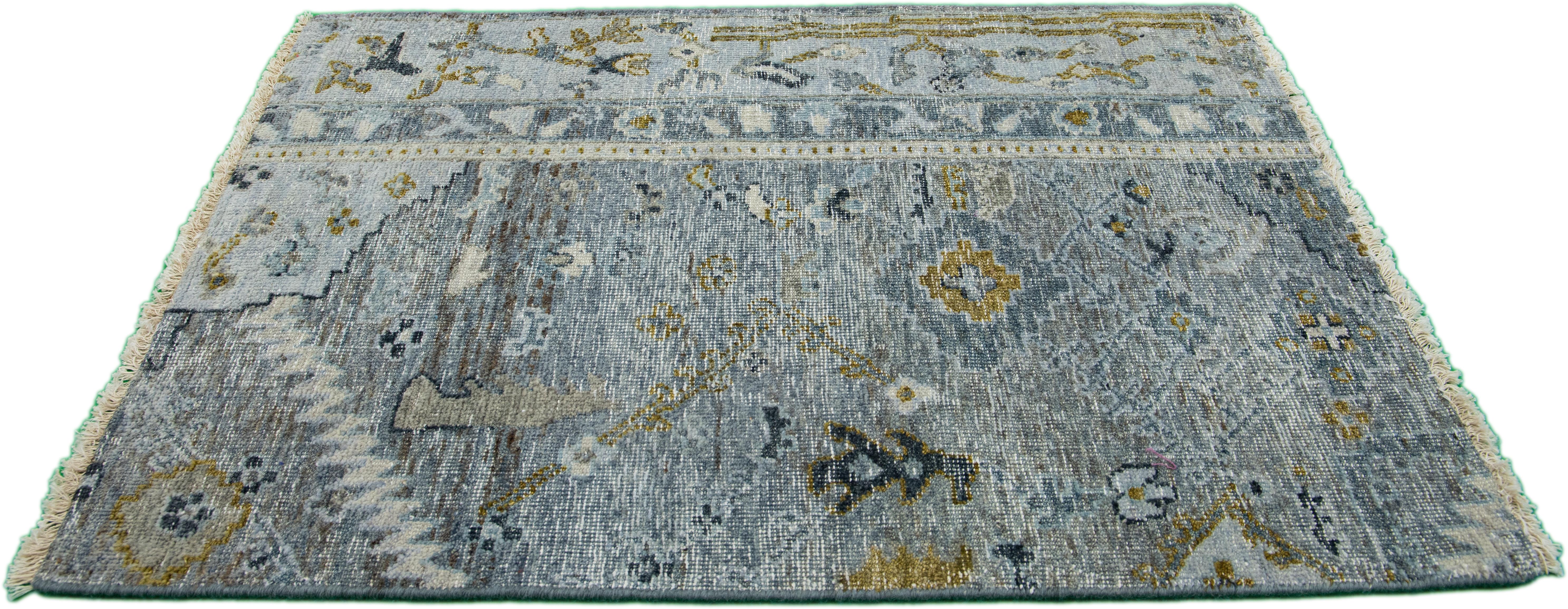 La linea Artisan di Apadana è un modo elegante per conferire un'estetica antica a uno spazio. Questa linea di tappeti è decisamente unica e reimmagina il look di un tappeto antico. Ogni singolo pezzo della nostra linea Artisan è accuratamente