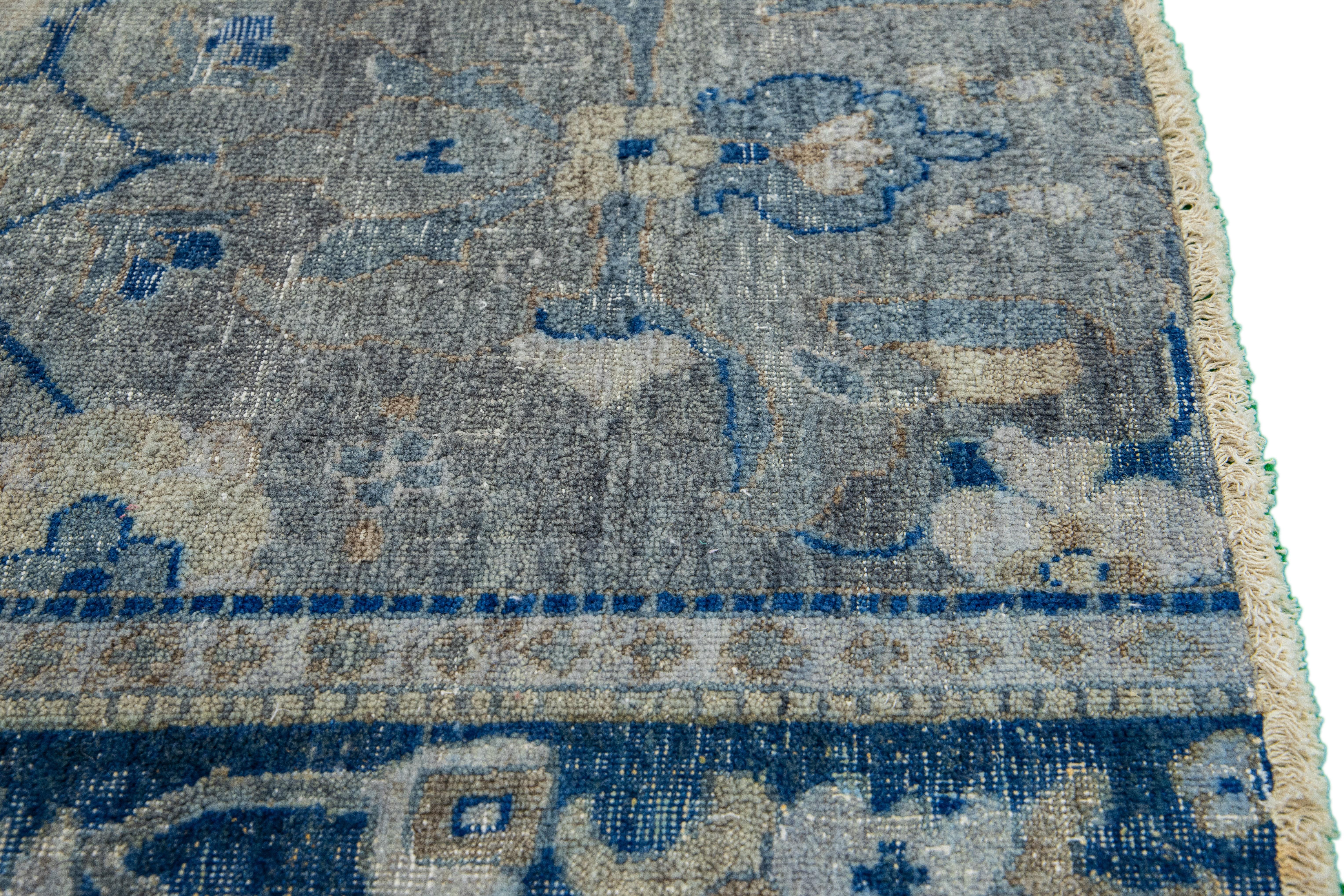 Indiano Tappeto in lana personalizzato grigio fatto a mano in stile Tabriz moderno di Apadana in vendita