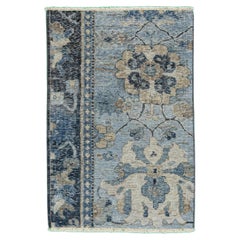 Apadana's Moderner handgefertigter hellblauer Teppich aus Wolle im Täbris-Stil