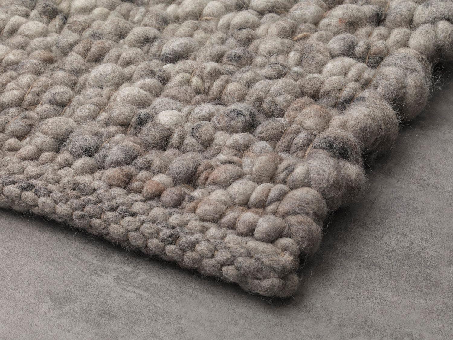 Apadana's Modern Texture Designed Custom Wool Rug (Indisch) im Angebot