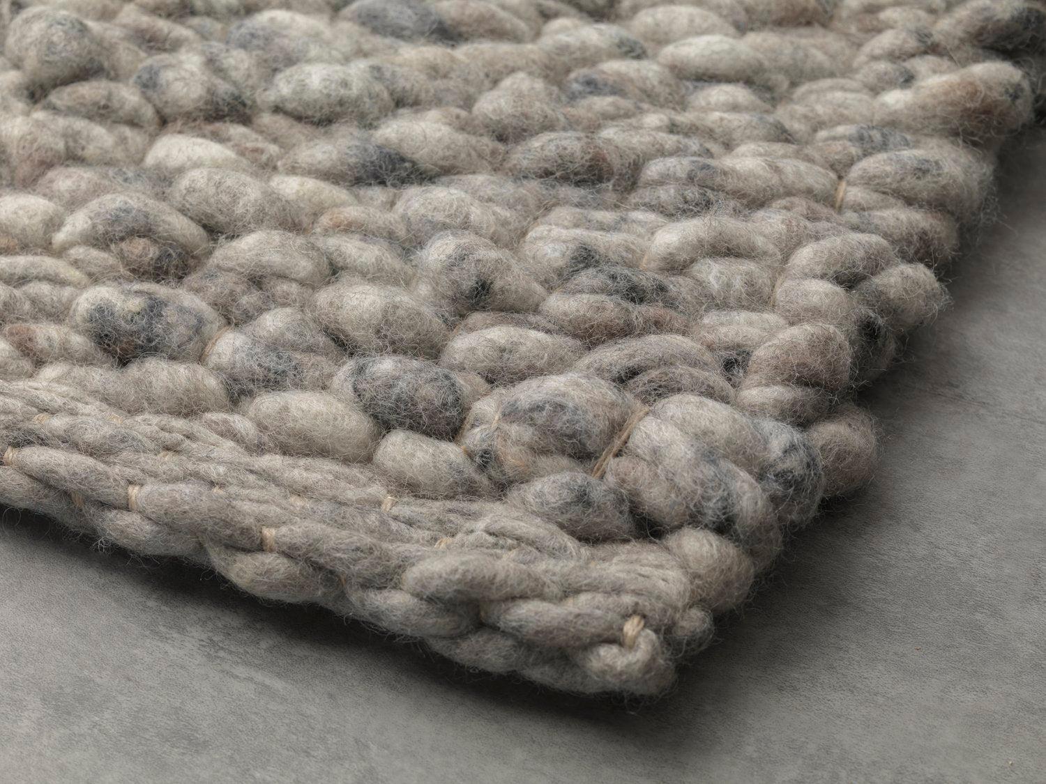 Apadana's Modern Texture Designed Custom Wool Rug (Indisch) im Angebot