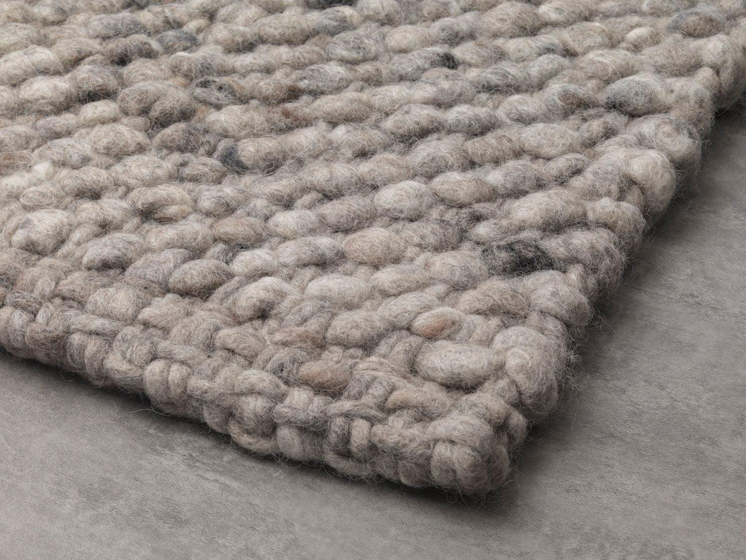 Apadana's Modern Texture Designed Custom Wool Rug (Indisch) im Angebot