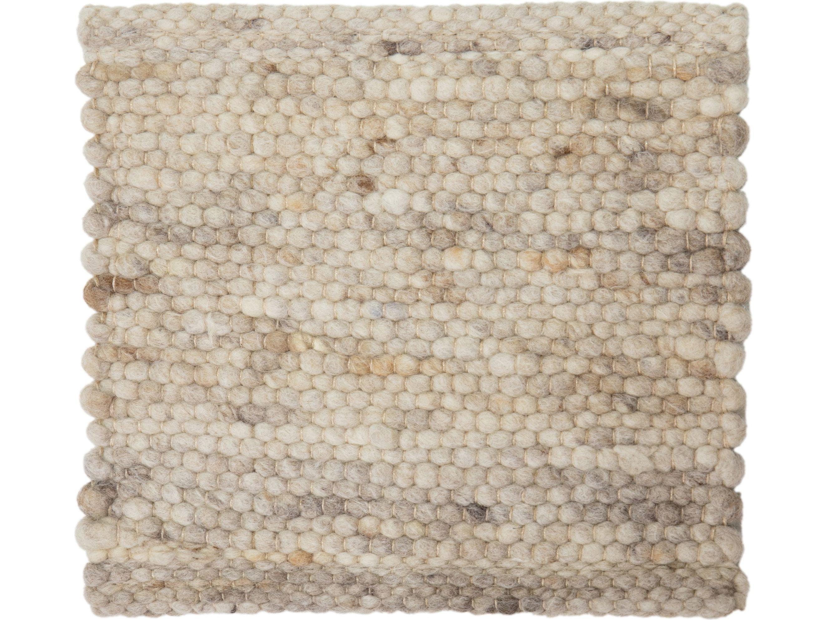 Apadana's Moderner, maßgefertigter, strukturierter Wollteppich in Beige mit Textur (Indisch) im Angebot