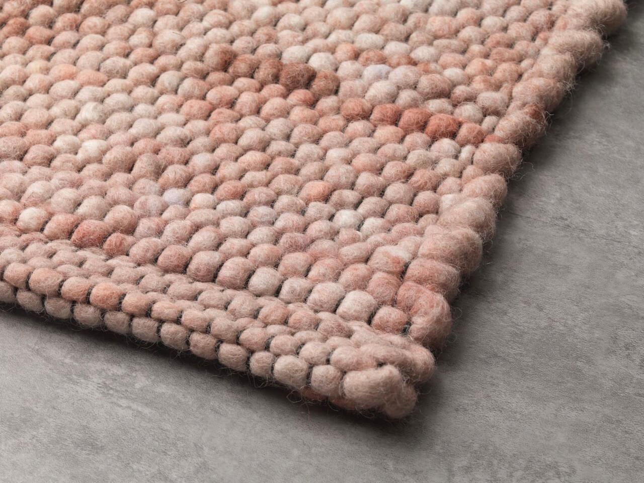 Personalizza il Tappeto in Lana Moderno Collection'S personalizzato per adattarlo al tuo spazio. È tessuto a mano in India per garantire una qualità e una durata eccezionali. Sono disponibili diverse opzioni di colore. La consegna avviene in 15-20