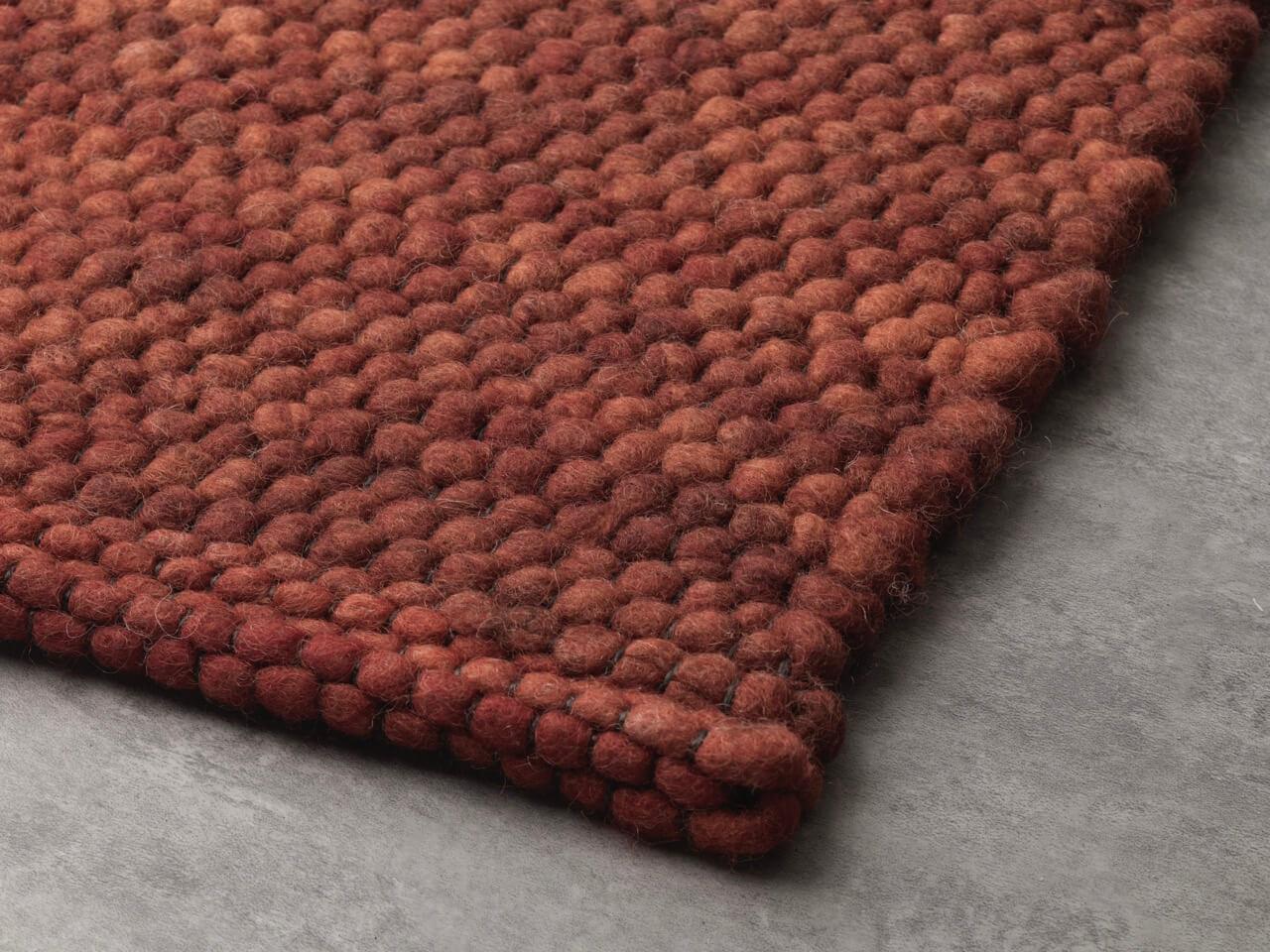 Apadana's Modern Texture Designed Custom Wool Rug In Red (Indisch) im Angebot