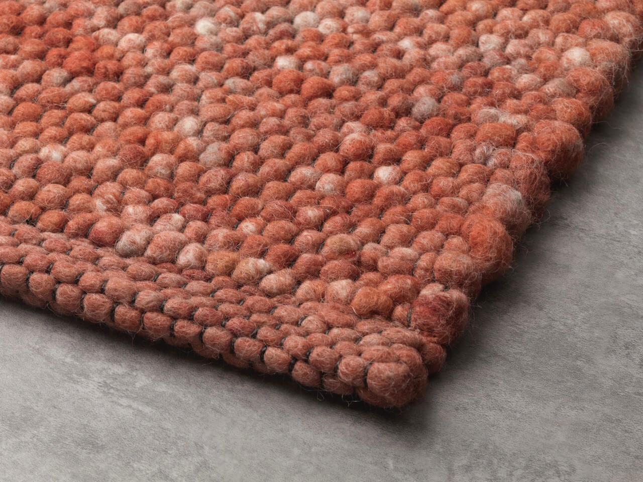 Indiano Tappeto in lana personalizzato con texture moderna di Apadana in terracotta in vendita
