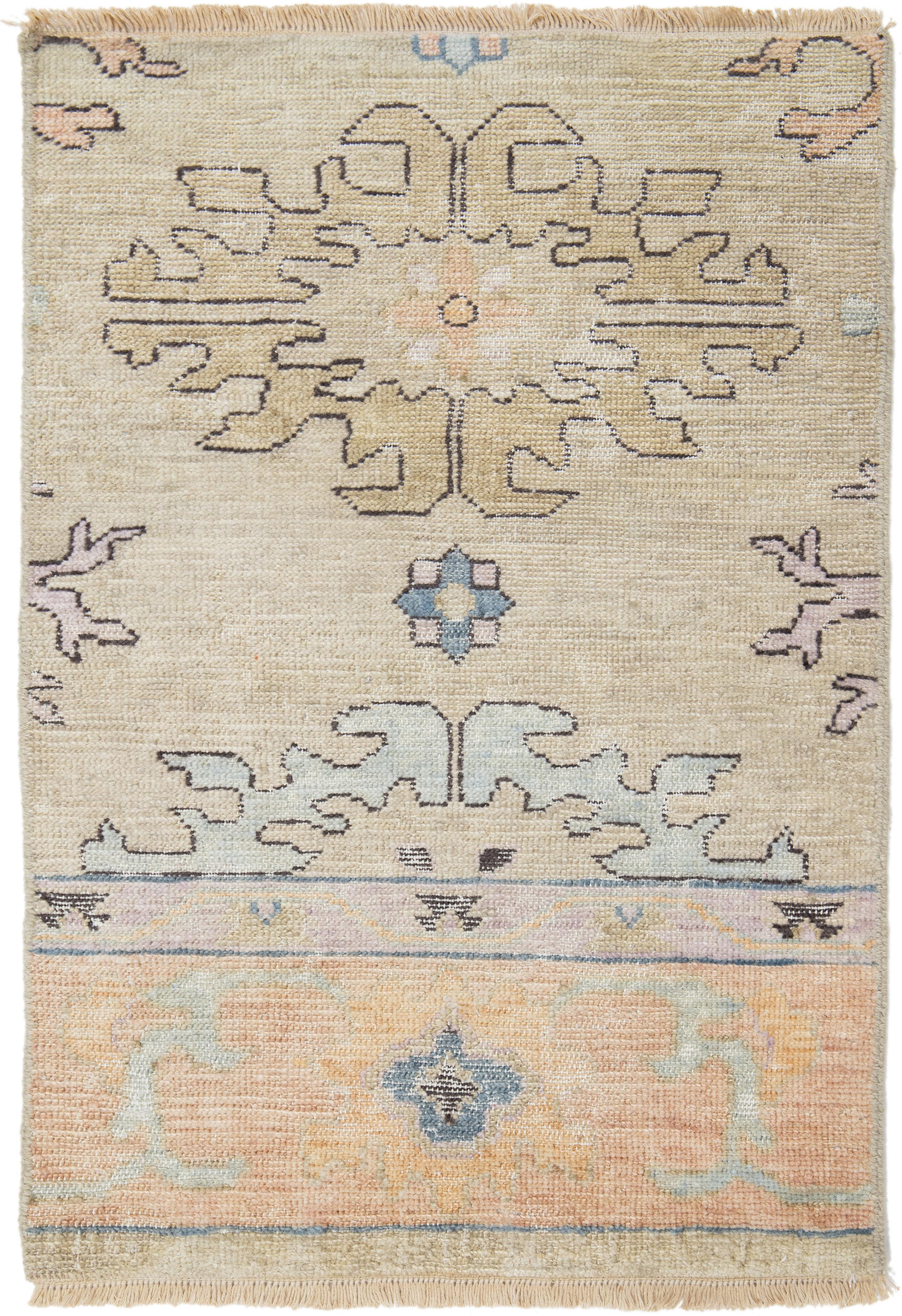 Apadana's Moderner türkischer Oushak-Wollteppich in Beige, maßgefertigt (Organische Moderne) im Angebot