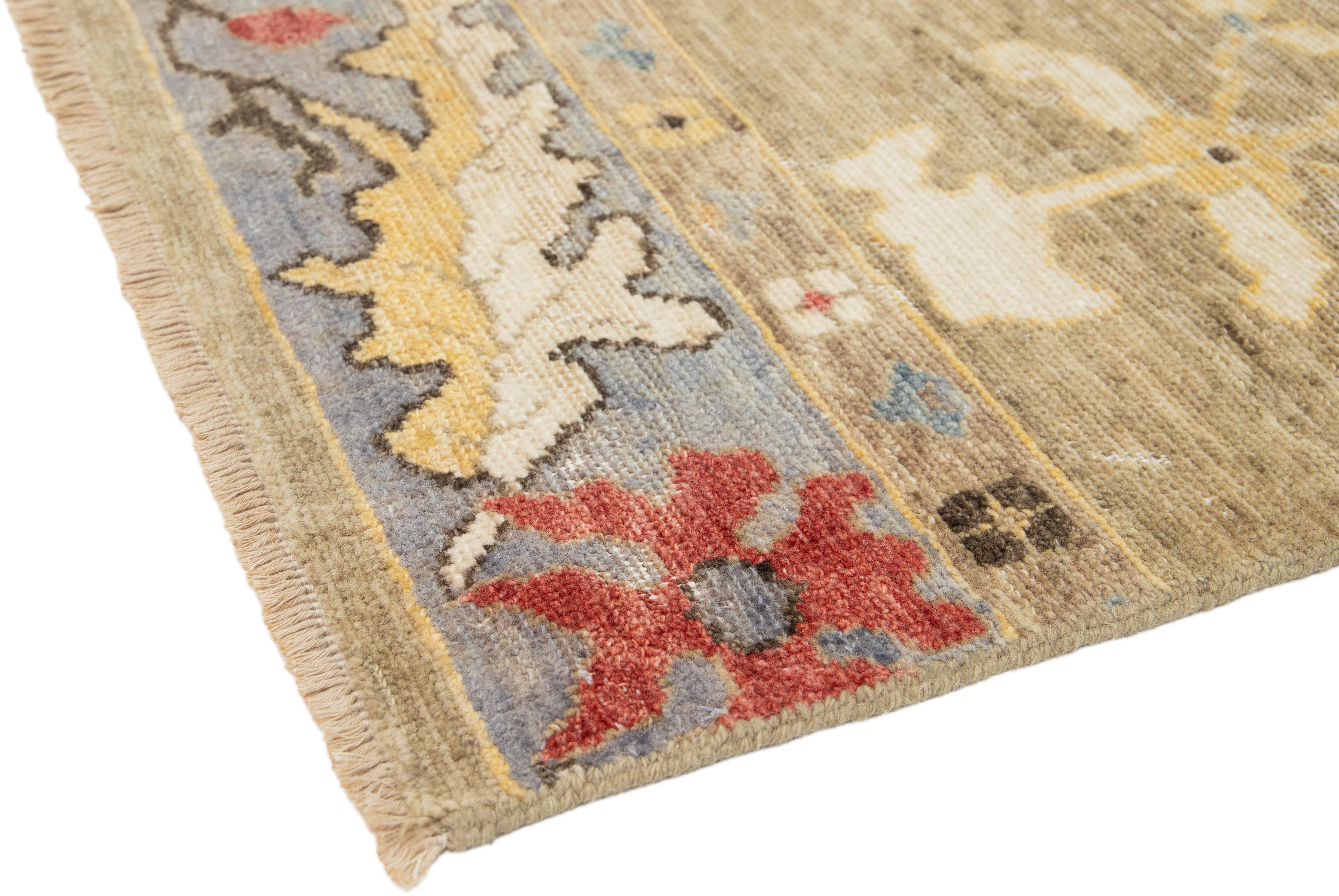 Il tappeto personalizzato Modern Color Oushak Wool offre opzioni di dimensioni e colori personalizzabili. Annodato a mano con l'80% di lana e il 20% di cotone, emana una qualità e una durata superiori. Proveniente dall'India, ha un tempo di consegna