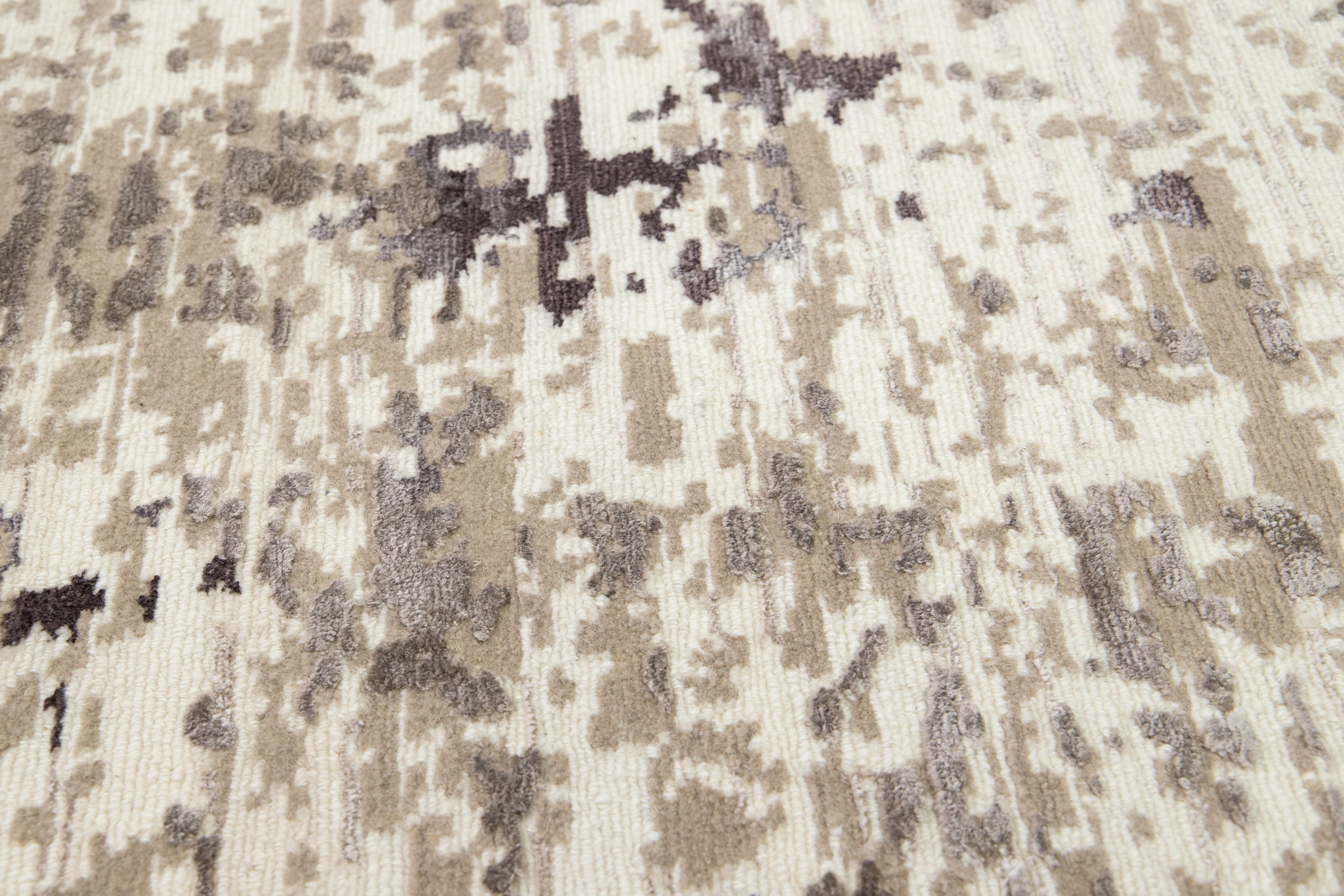 Moderno Tappeto moderno su misura in lana e seta di Apadana in beige in vendita