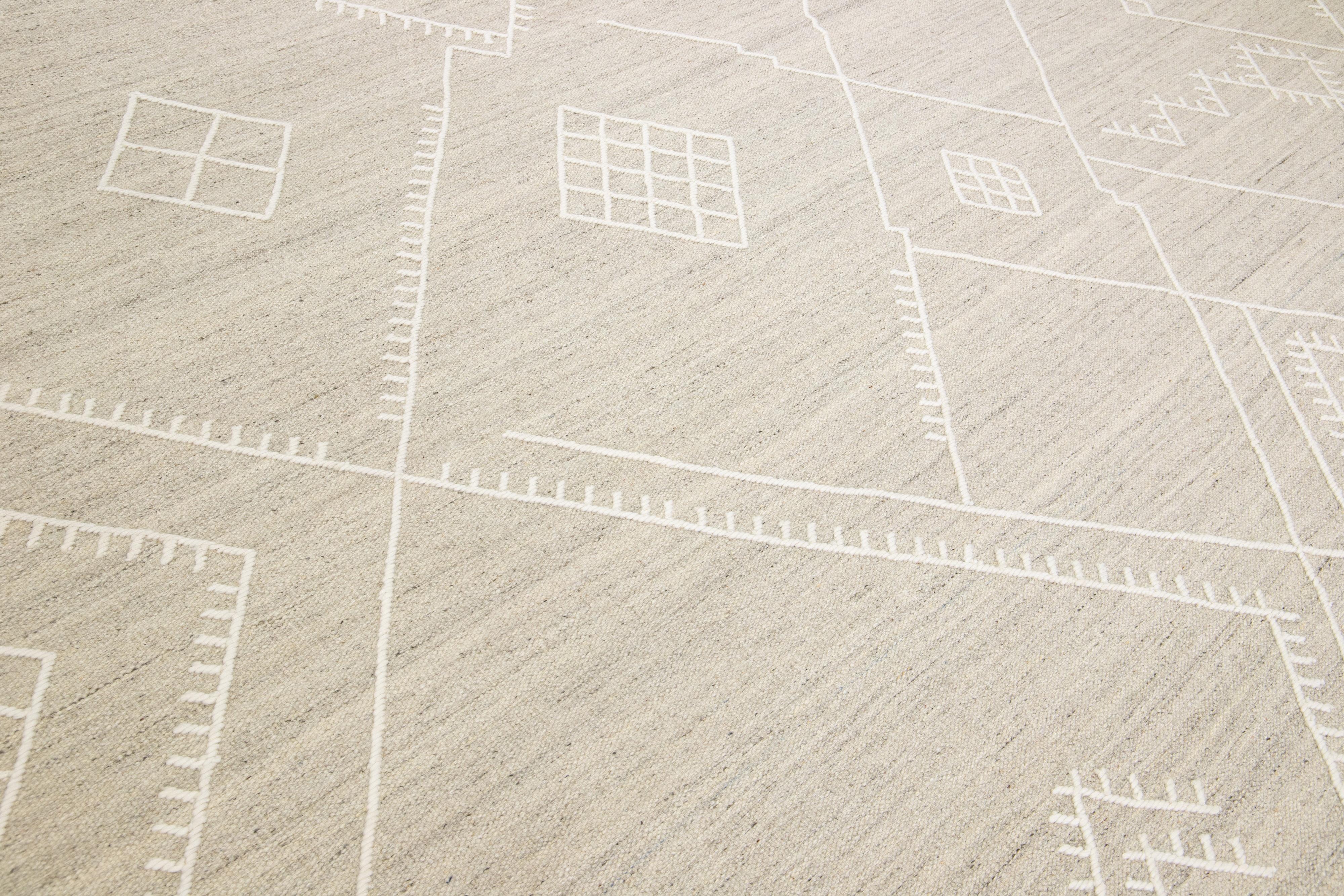 Apadana's Nantucket Collection Beige Flachgewebter Wollteppich aus Kelim mit Untersetzermuster im Angebot 3