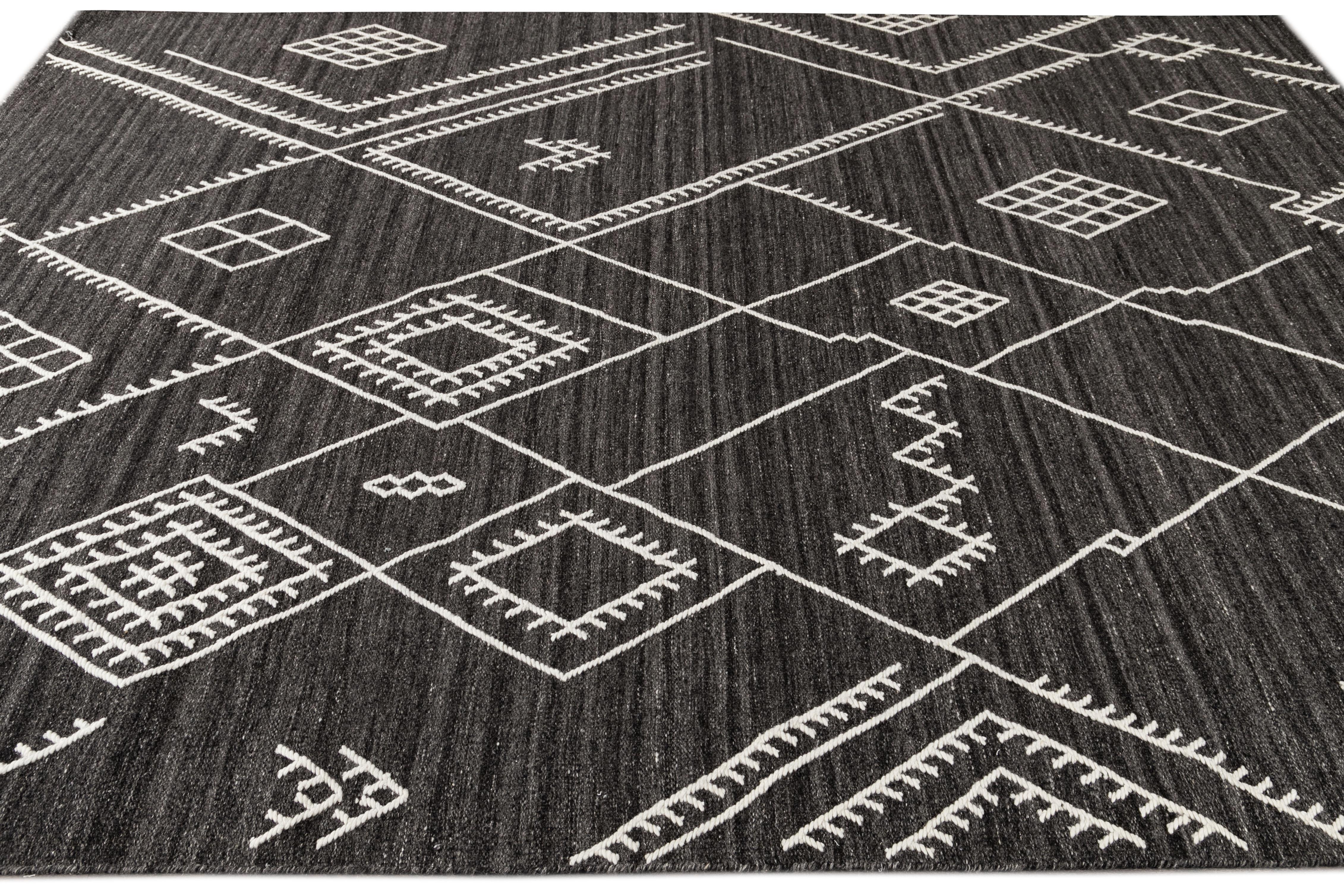 Apadana's Nantucket Collection Flatweave Kilim Coastal Designed Black Wool Rug In New Condition For Sale In Norwalk, CT