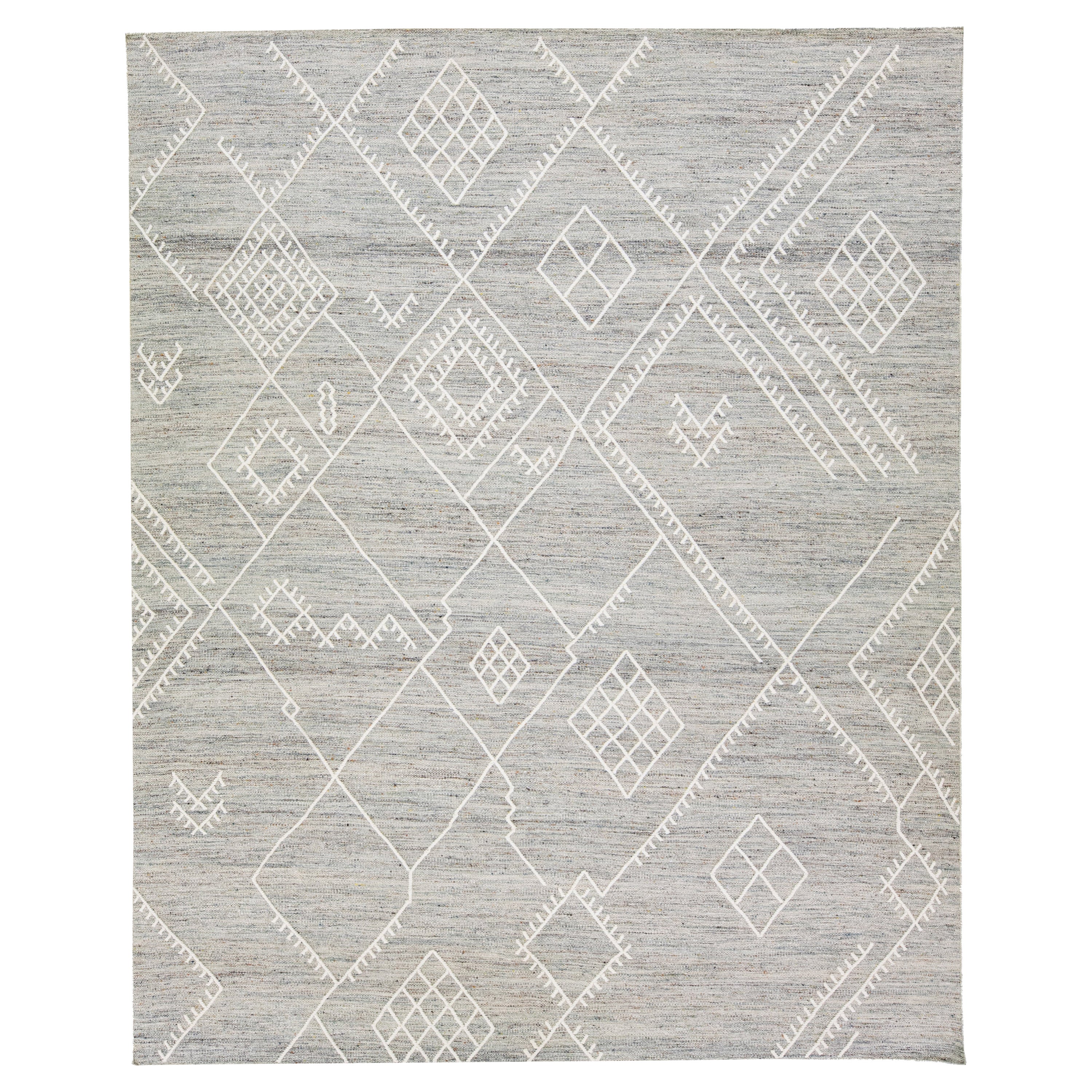 Tapis Kilim en laine grise à tissage plat de la collection Nantucket d' Apadana, design côtier