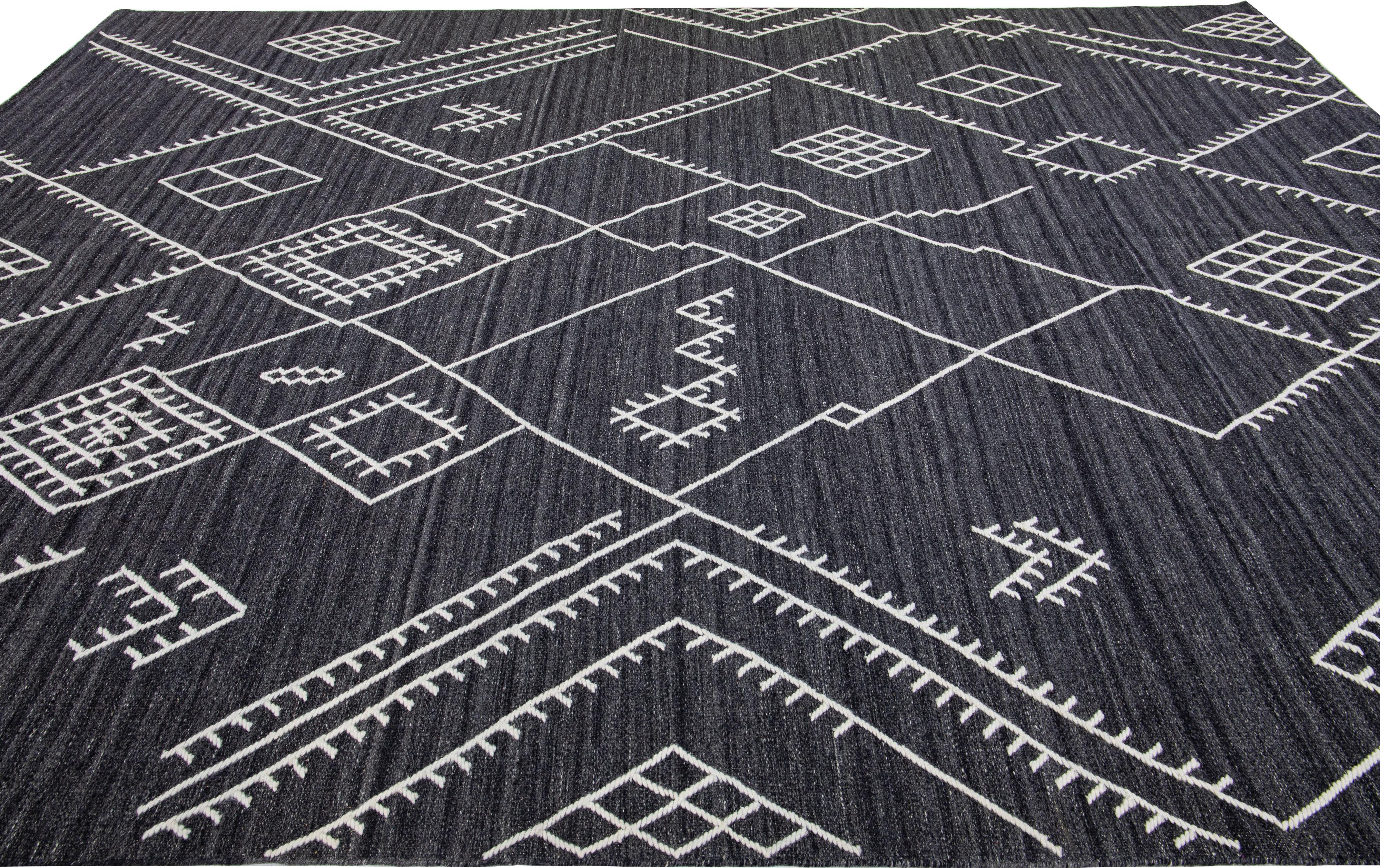 Hand-Knotted Apadana's Nantucket Collection Flatweave Kilim Designed Wool Rug In Charcoal  For Sale