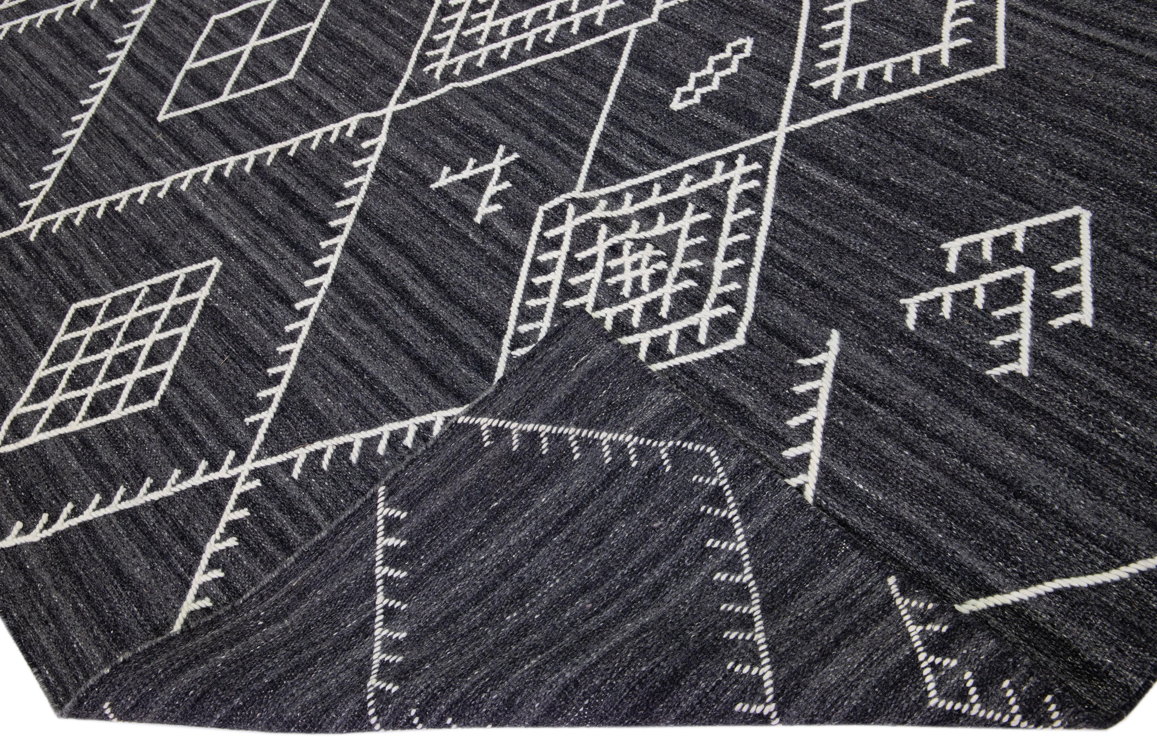 Apadana's Nantucket Collection Flatweave Kilim Designed Wool Rug In Charcoal  In New Condition For Sale In Norwalk, CT