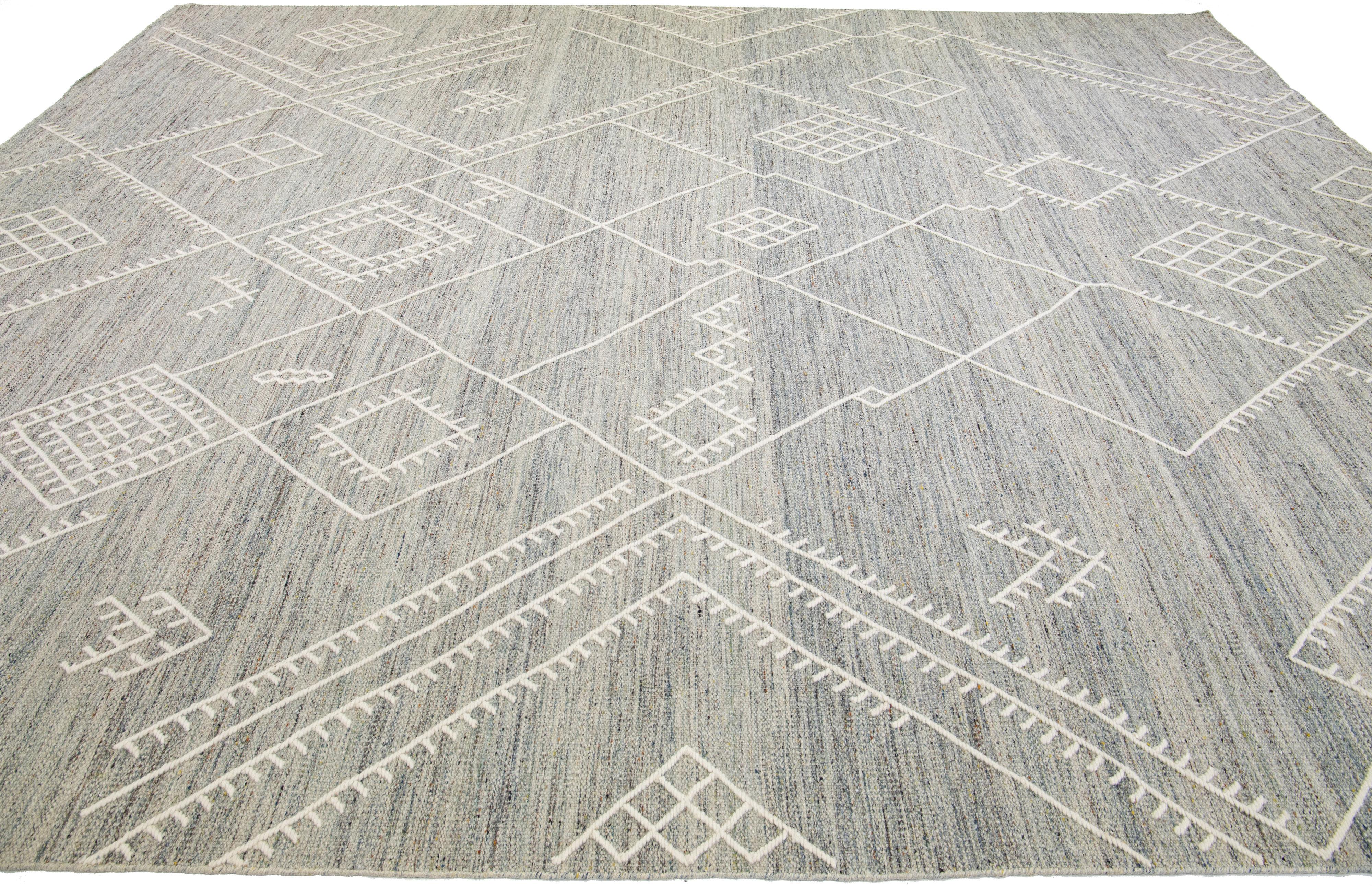 Tapis Kilim en laine gris à tissage plat à motif côtier de la collection Nantucket d' Apadana Neuf - En vente à Norwalk, CT