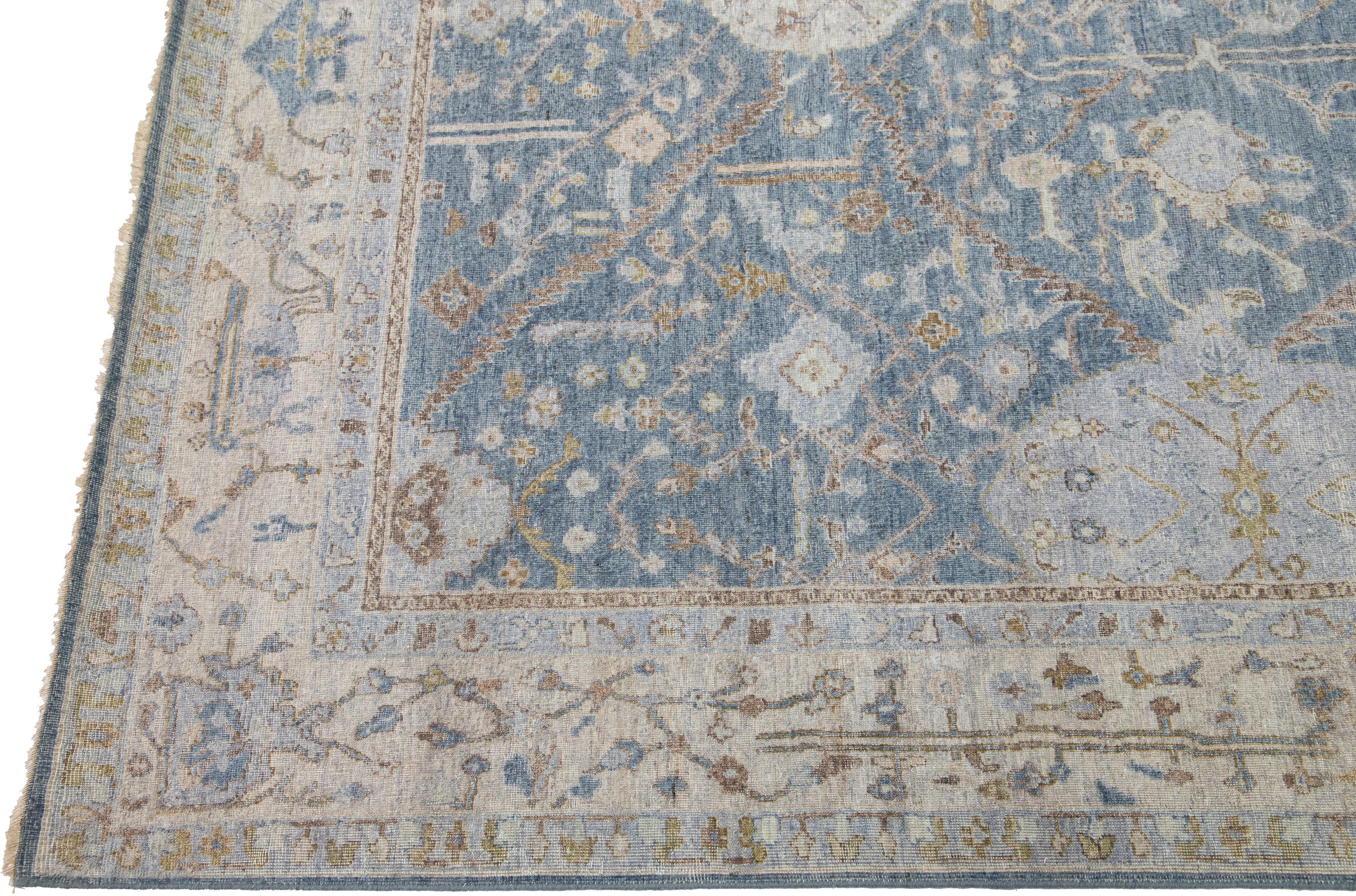 Indien Tapis persan de style Malayer en laine bleue fait à la main par Apadana en vente