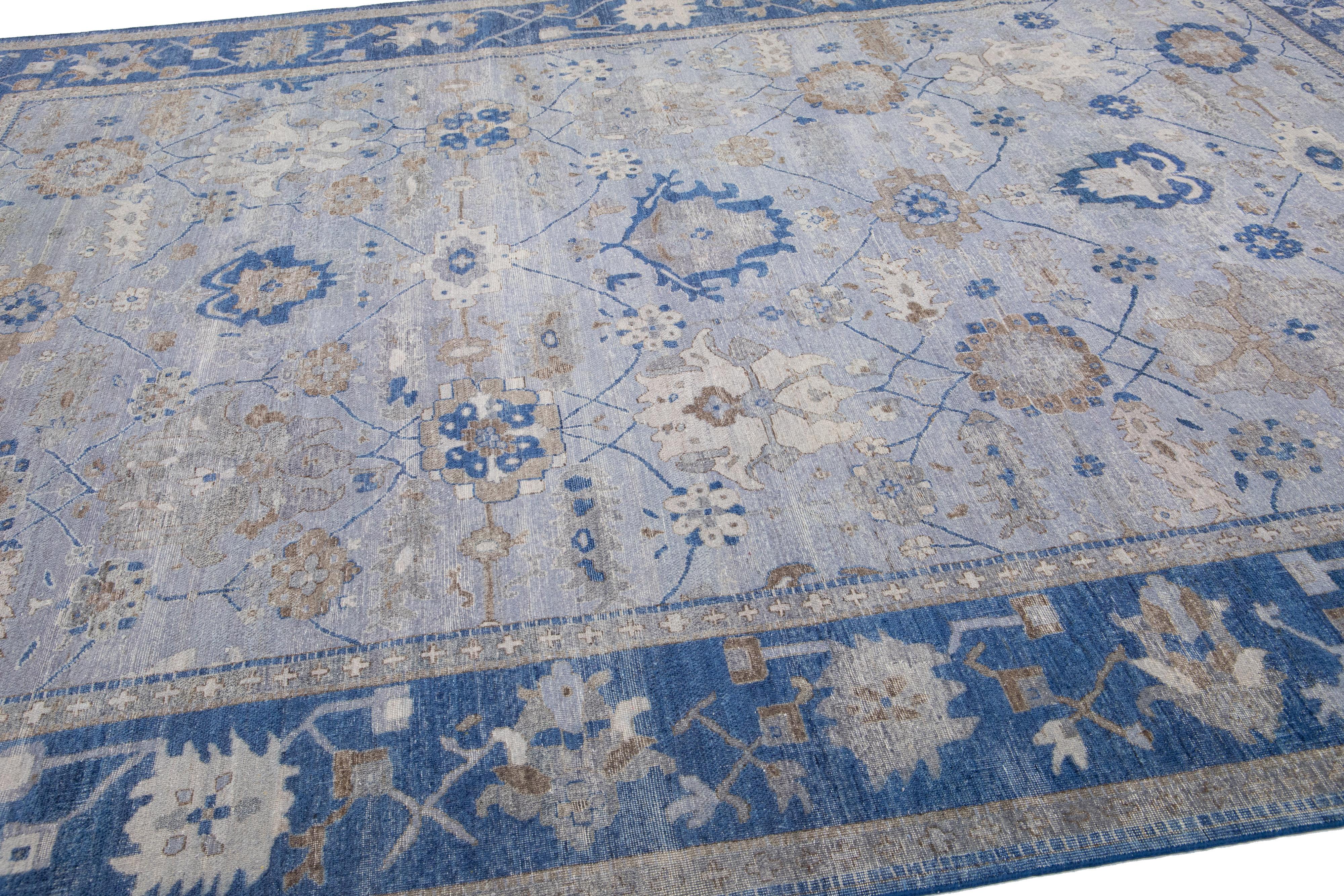 Apadana Mahal handgefertigter grauer und blauer Wollteppich im persischen Stil (21. Jahrhundert und zeitgenössisch) im Angebot
