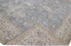 Apadana's handgefertigter blauer Wollteppich im persischen Täbris-Stil mit Blumenmuster