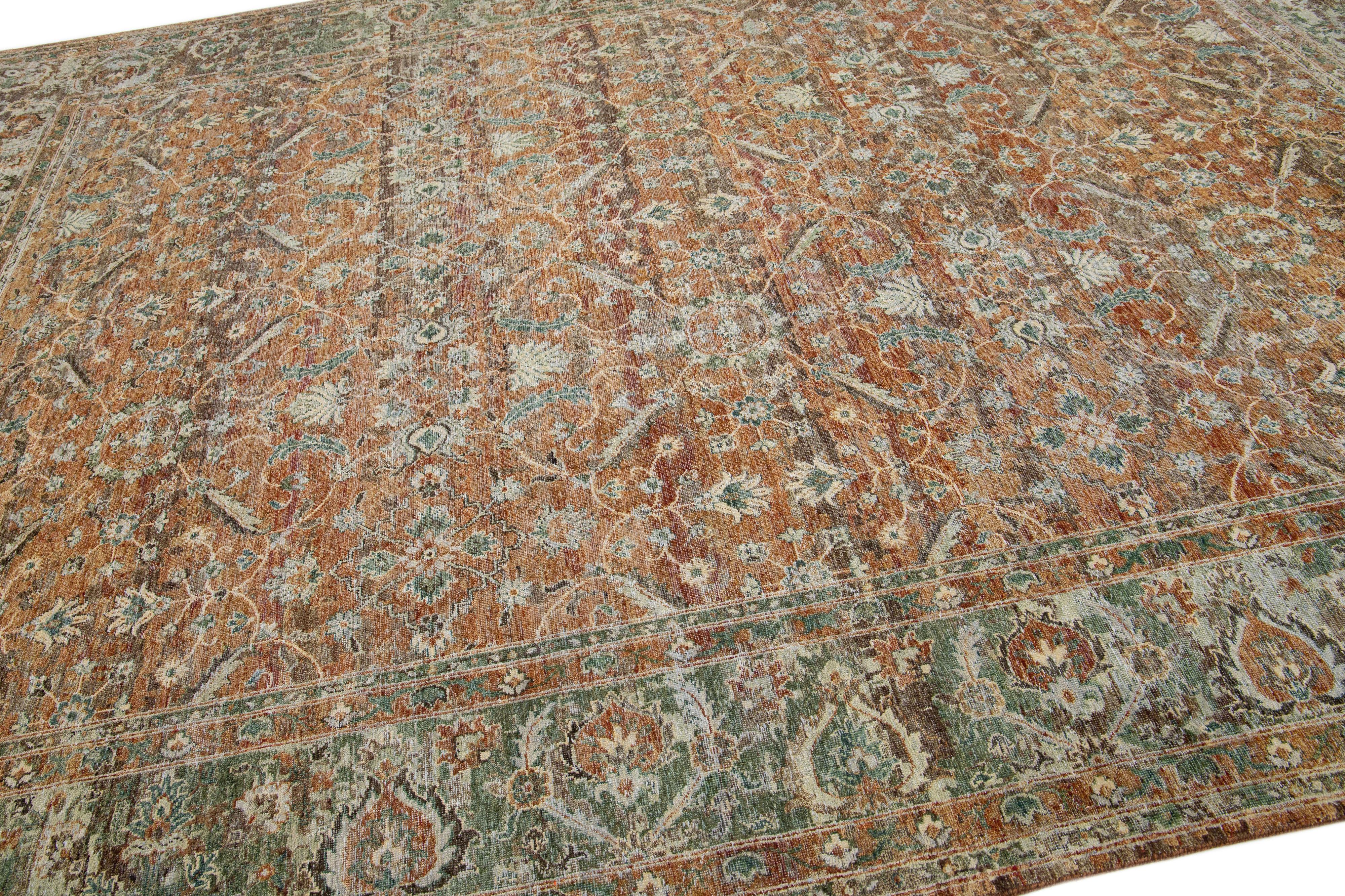 Apadana's Persischer, handgefertigter, geblümter Wollteppich im Täbris-Stil mit Kupferfeld (Moderne) im Angebot