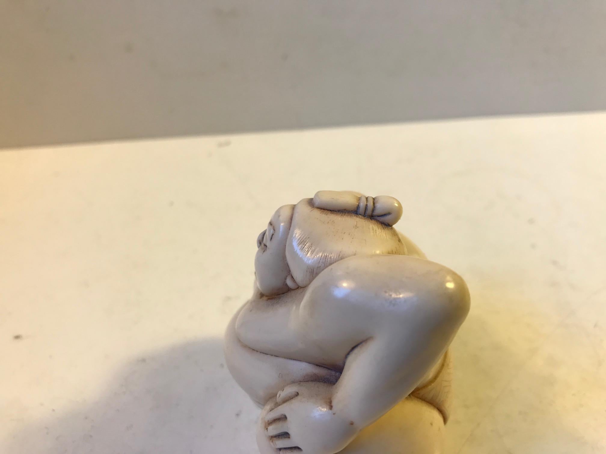 Early 20th Century Japanese Sumo Wrestler Figurine in Carved Bone, 1900s