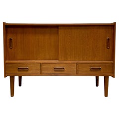 APARTMENT Size Mid Century MODERN Teak Jr. CREDENZA / Sideboard / Media Stand