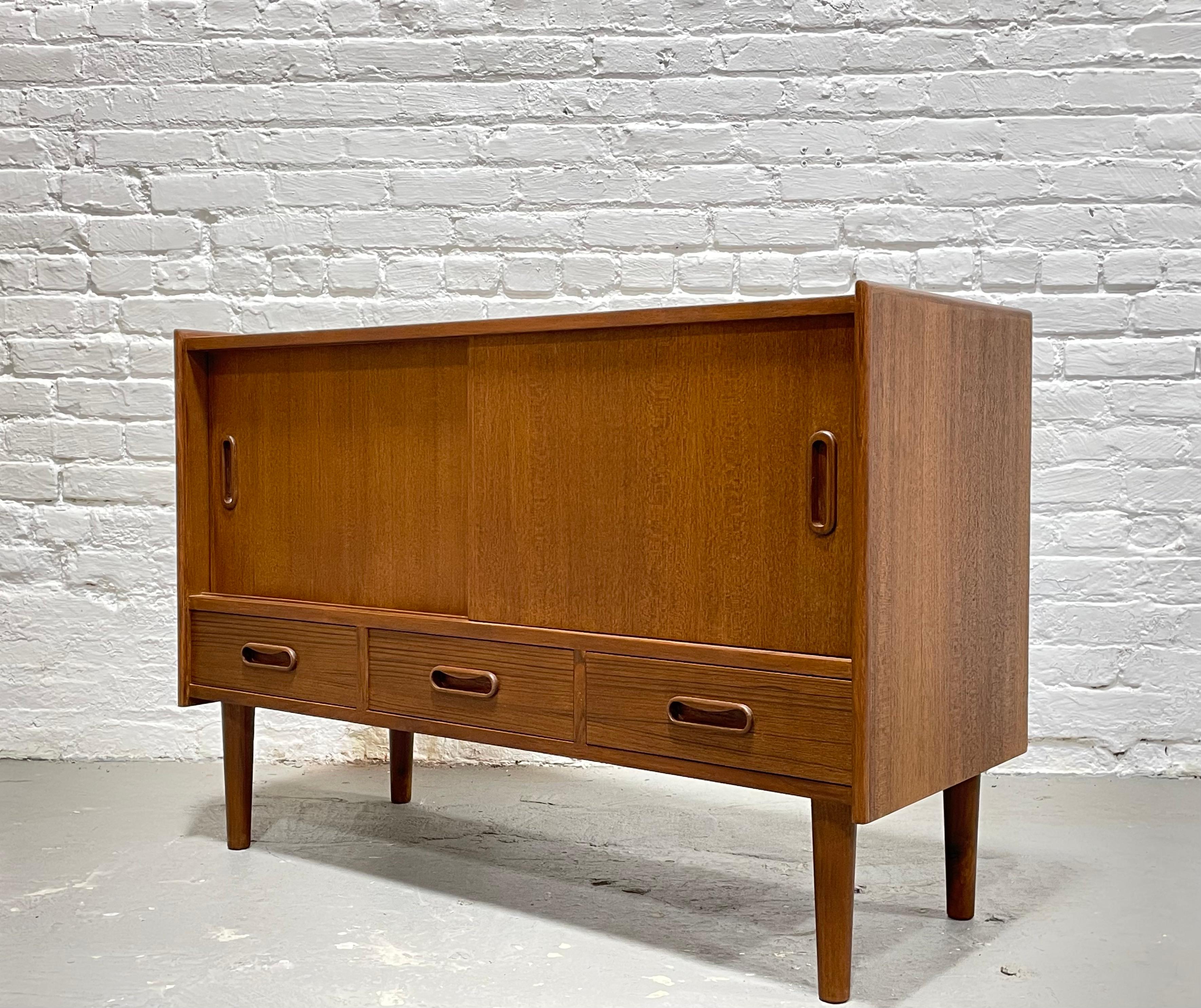 APARTMENT Size Mid Century MODERN Teak Jr. CREDENZA / Sideboard / Media Stand In New Condition For Sale In Weehawken, NJ