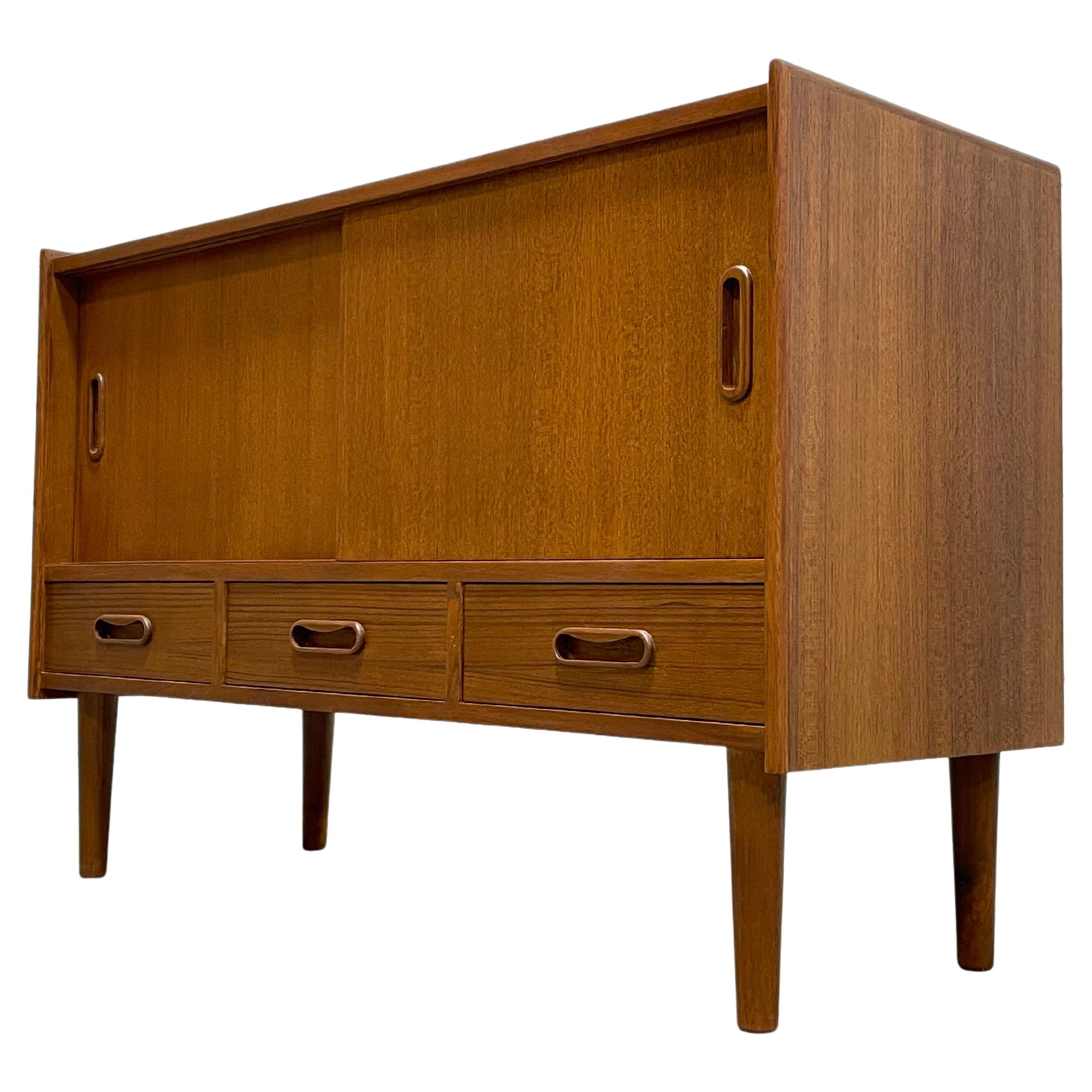 Taille de l'article Mid Century MODERN Teck Jr. CREDENZA / Buffet / Media Stand