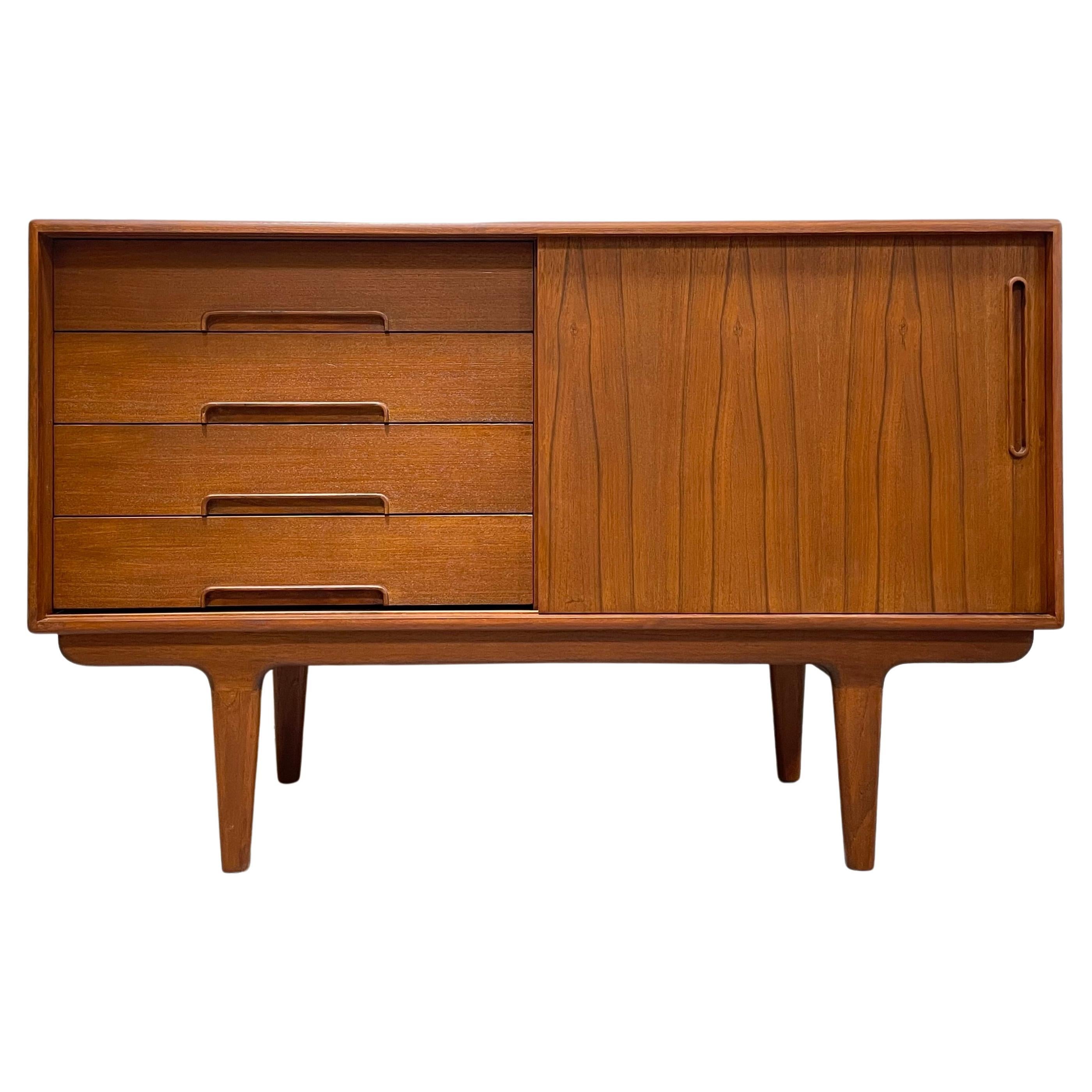 CREDENZA / Medienständer/Sideboard in Wohnungsgröße im modernen Stil der Mitte des Jahrhunderts