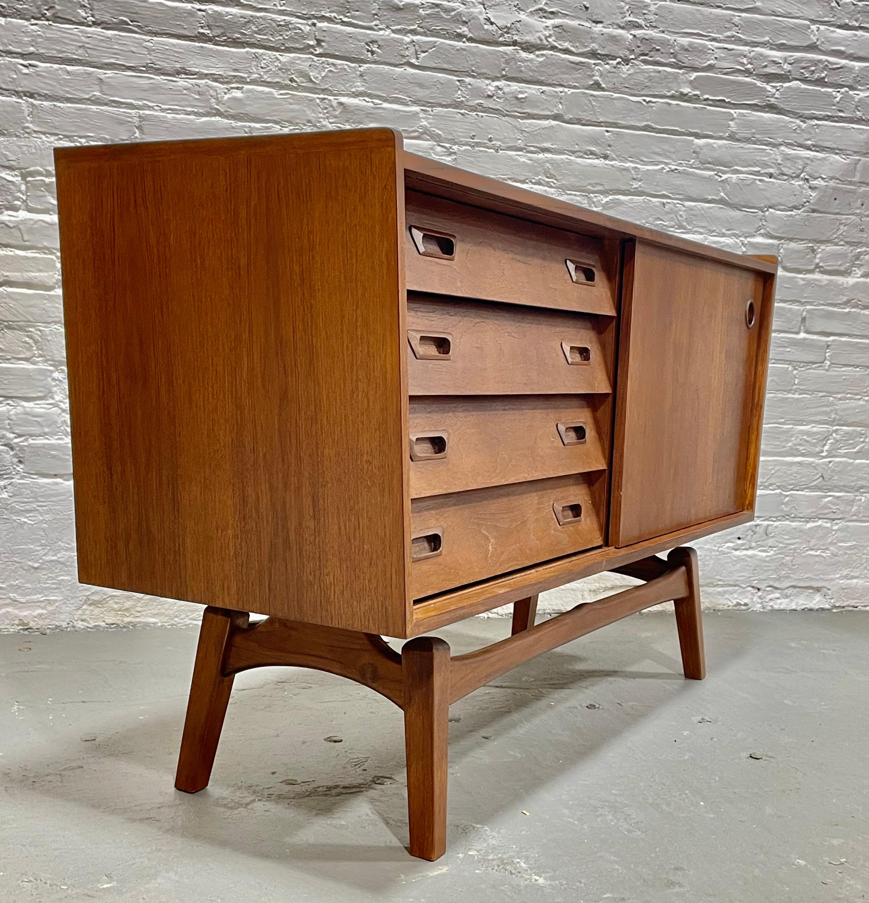 Apartment Sized Mid-Century Modern Styled Floating Teak Credenza / Sideboard For Sale 6