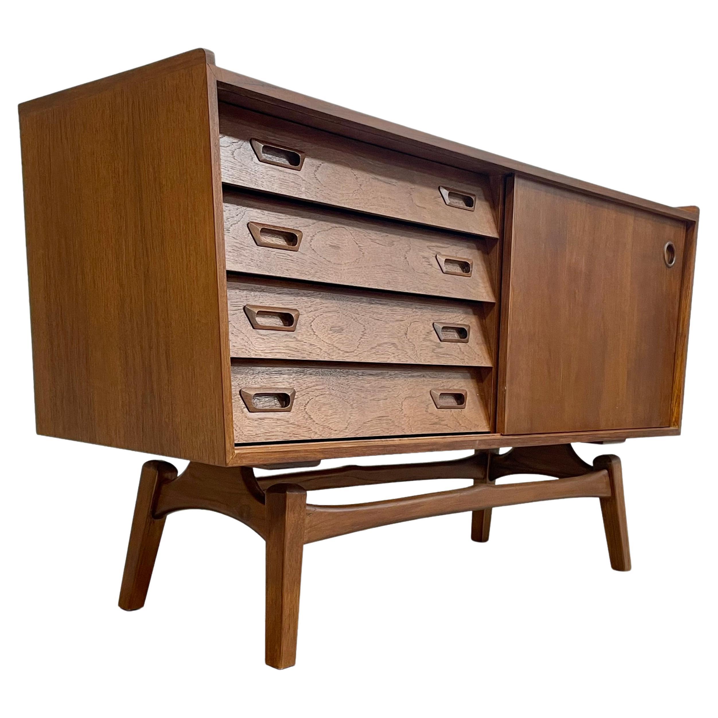 Apartment Sized Mid-Century Modern Styled Floating Teak Credenza / Sideboard In New Condition For Sale In Weehawken, NJ