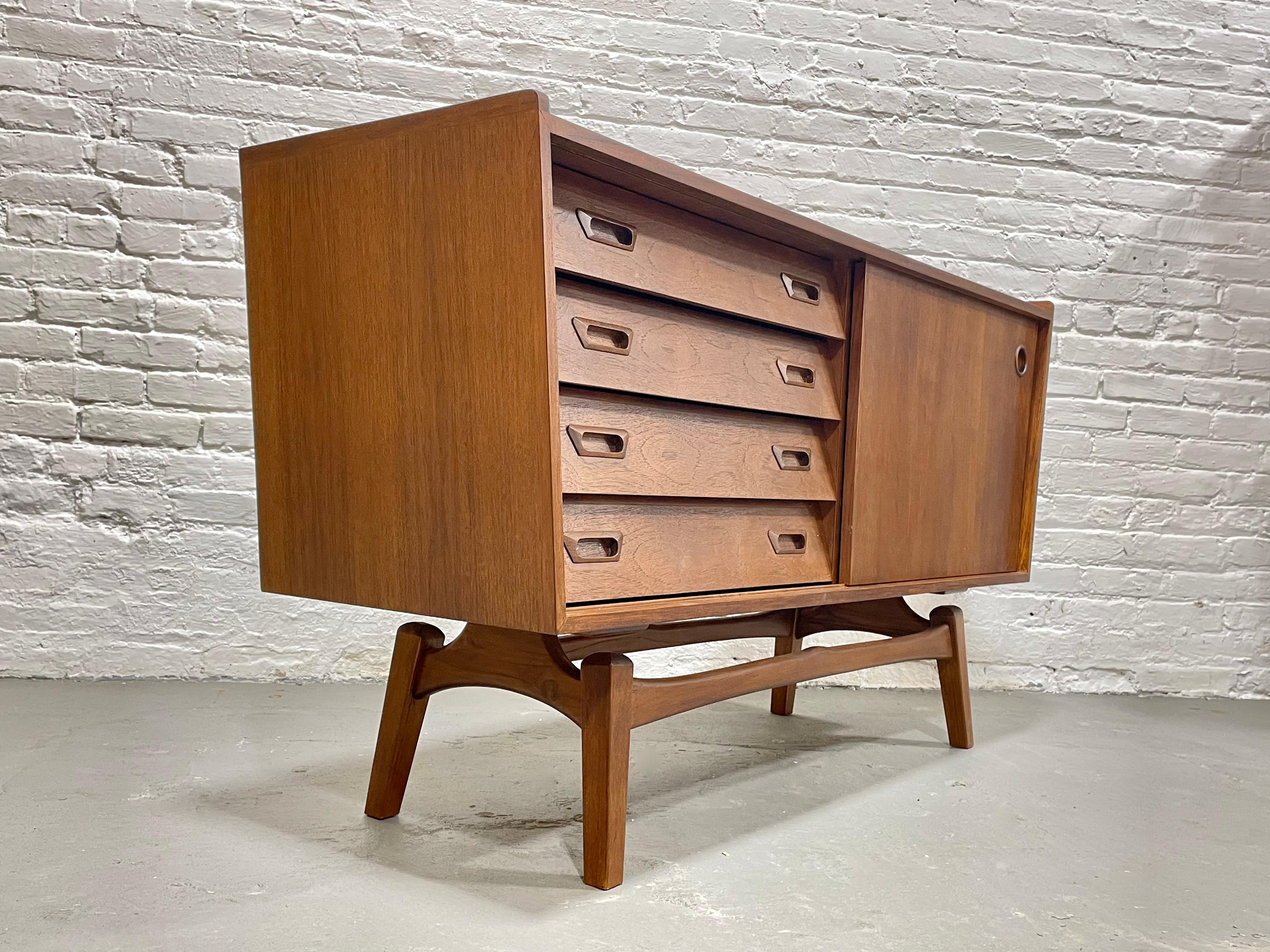 Apartment Sized Mid-Century Modern Styled Floating Teak Credenza / Sideboard For Sale 2