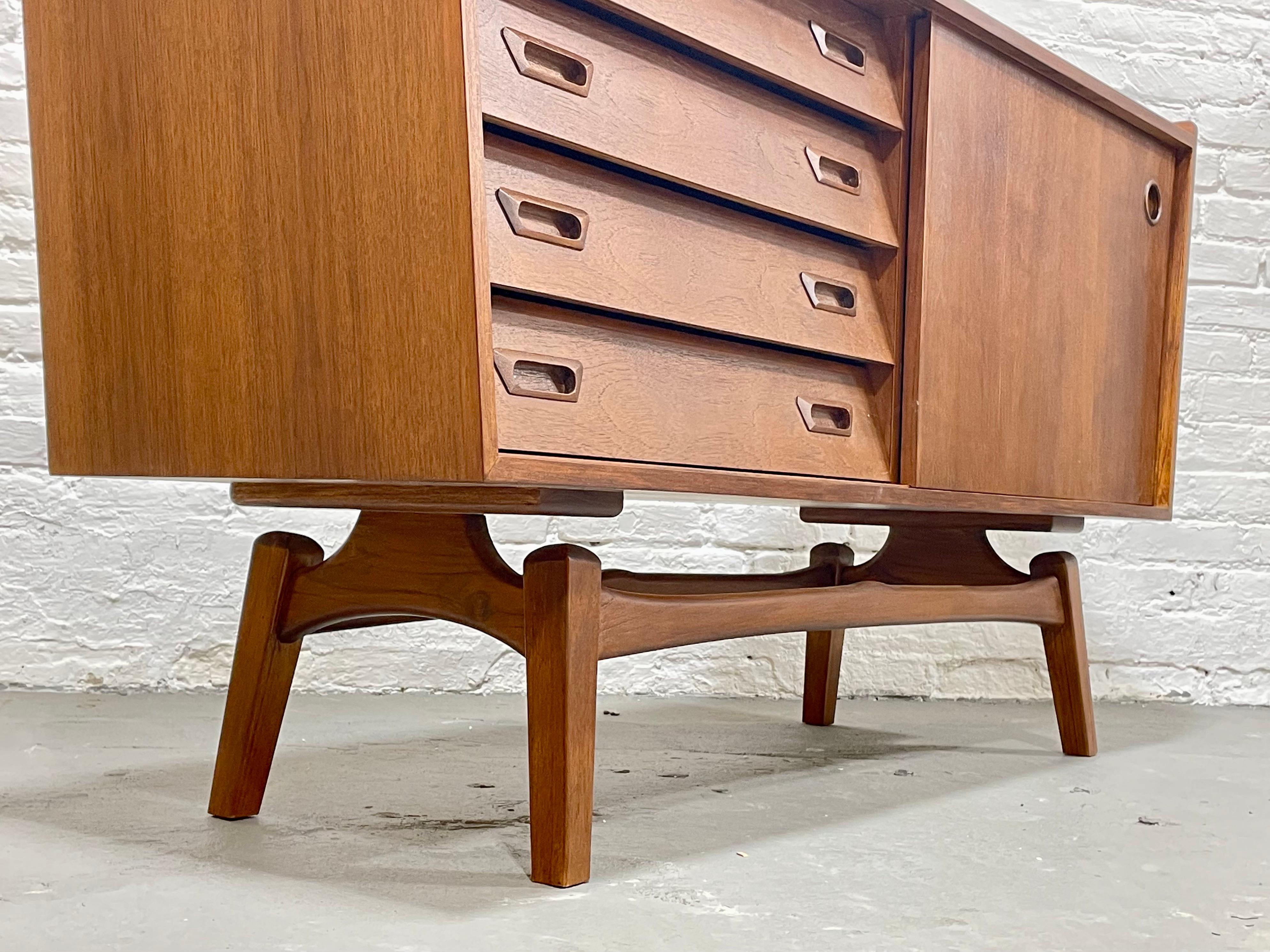 Apartment Sized Mid-Century Modern Styled Floating Teak Credenza / Sideboard For Sale 3