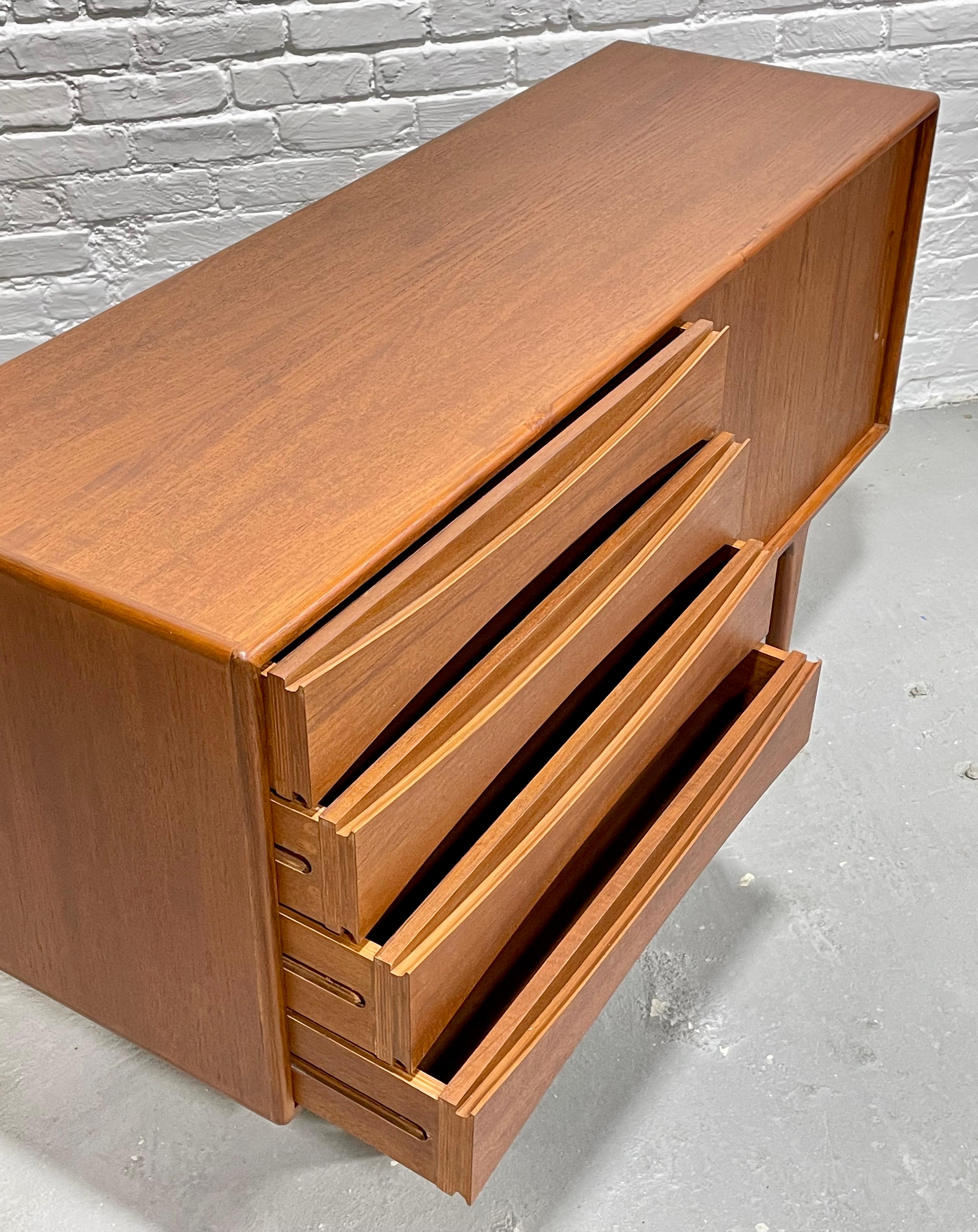 Apartment Sized Mid-Century Modern Styled Teak Credenza / Media Stand For Sale 5