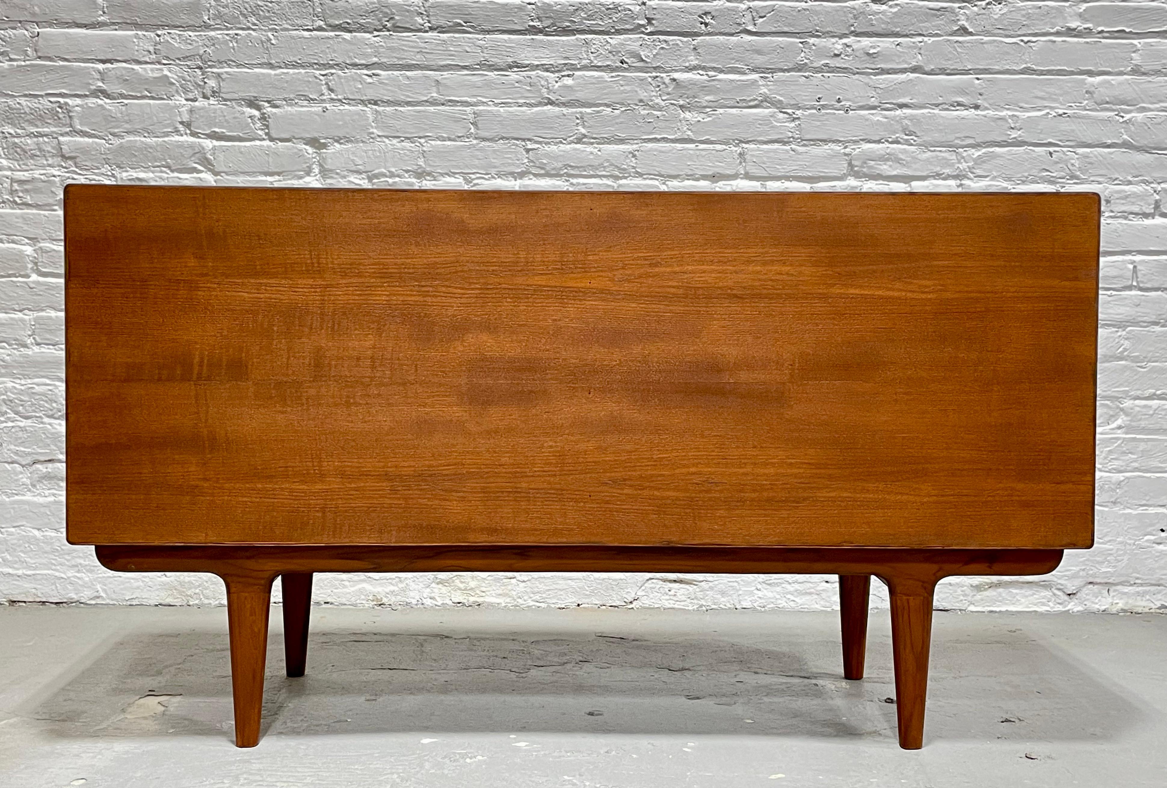 Apartment Sized Mid-Century Modern Styled Teak Credenza / Media Stand For Sale 7