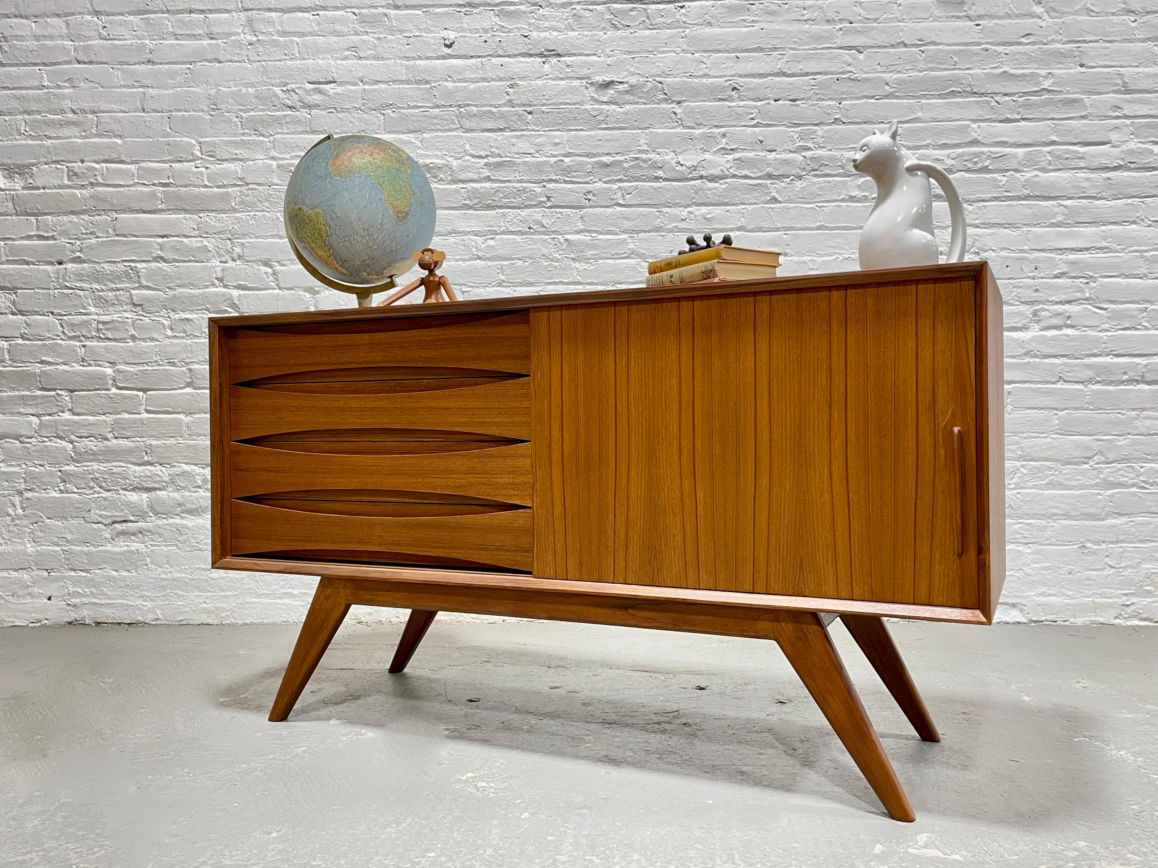 Mid-Century Modern Apartment sized Mid Century MODERN styled Teak CREDENZA media stand For Sale