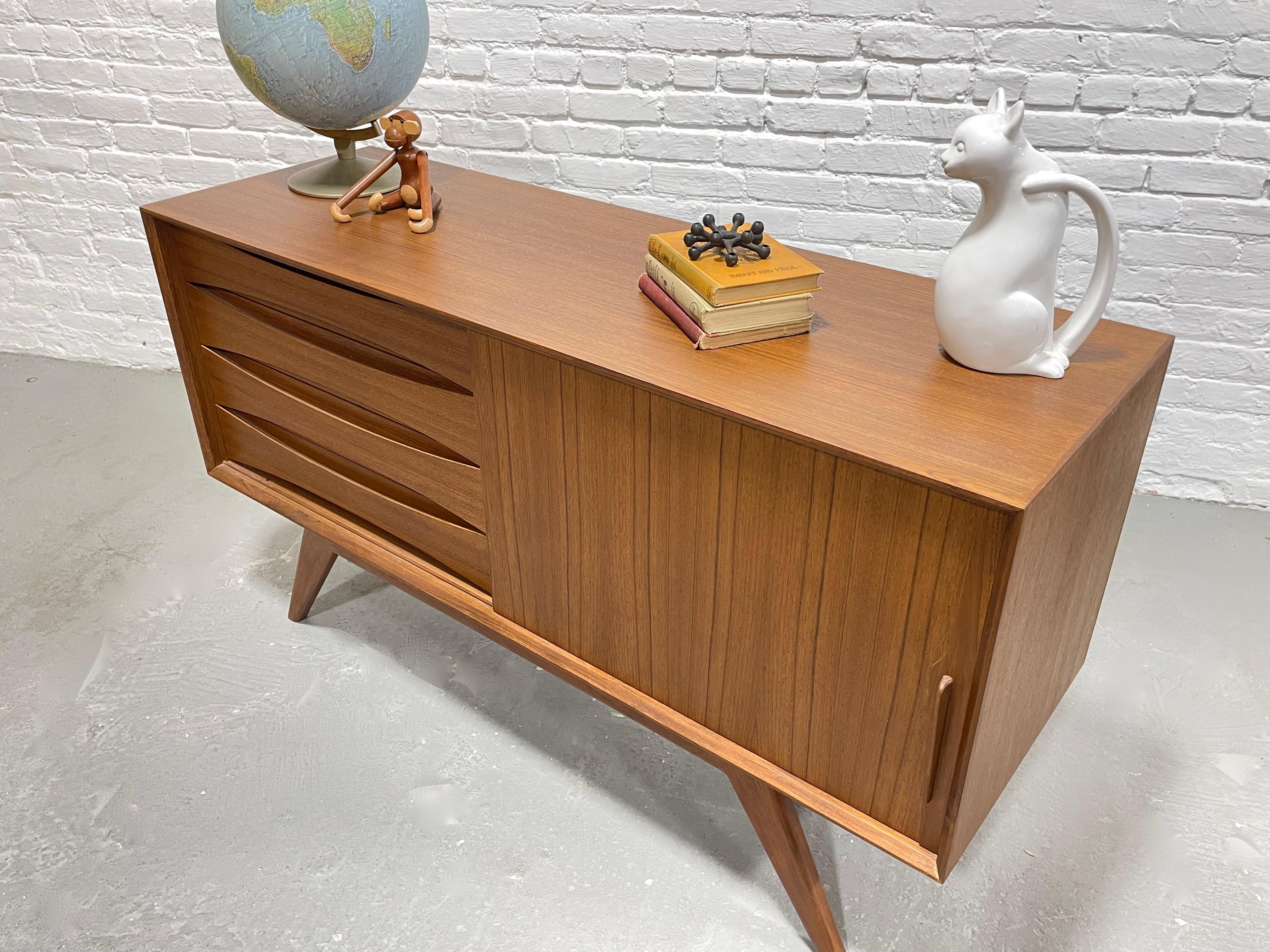 Apartment sized Mid Century MODERN styled Teak CREDENZA media stand For Sale 2