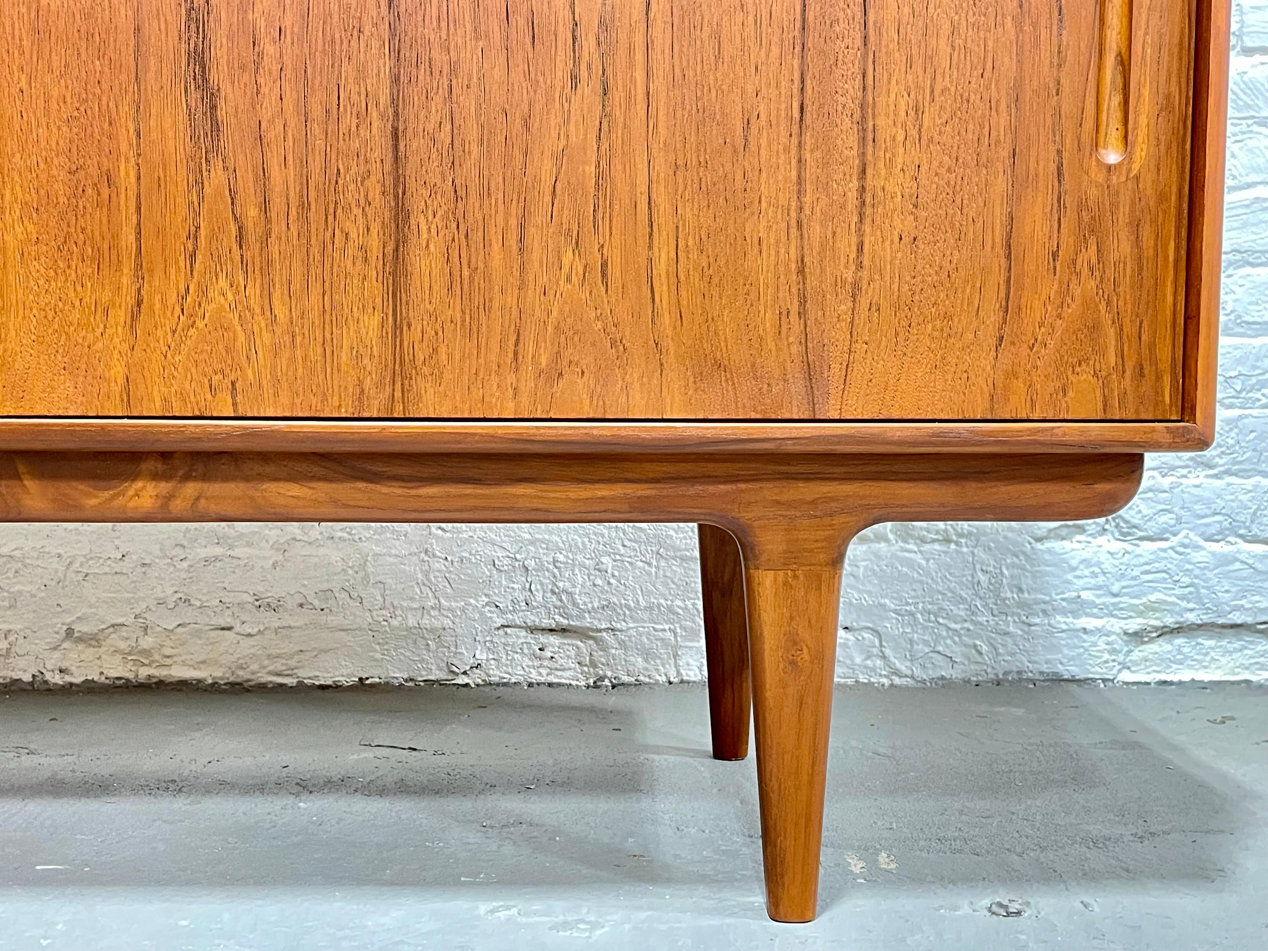 Apartment Sized Mid-Century Modern Styled Teak Credenza / Media Stand For Sale 3